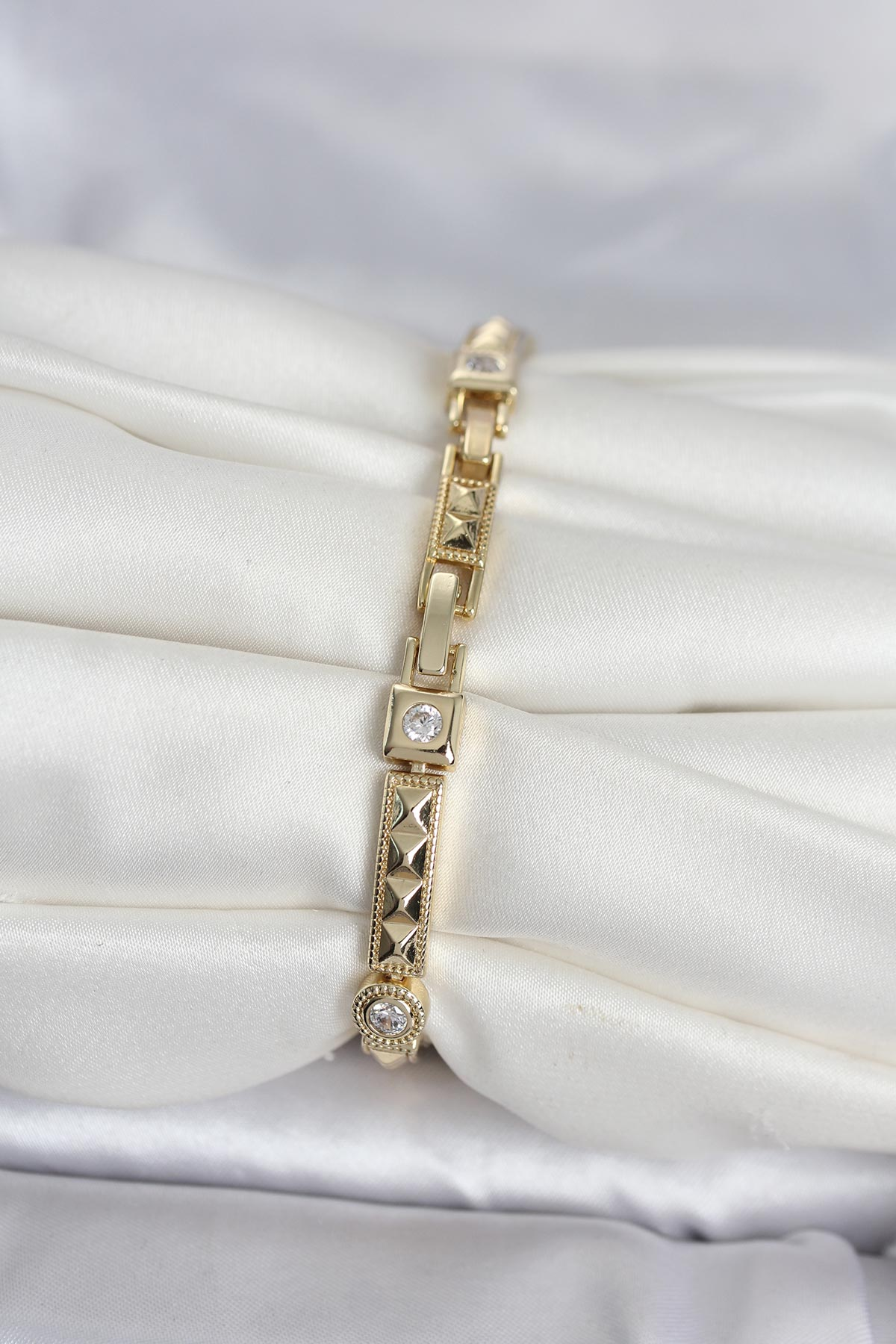 Xuping Punta Model Gold Renk Kadın Bileklik 5886 2 Xuping Punta Model Gold Renk Kadın Bileklik 5886 - Görsel 2