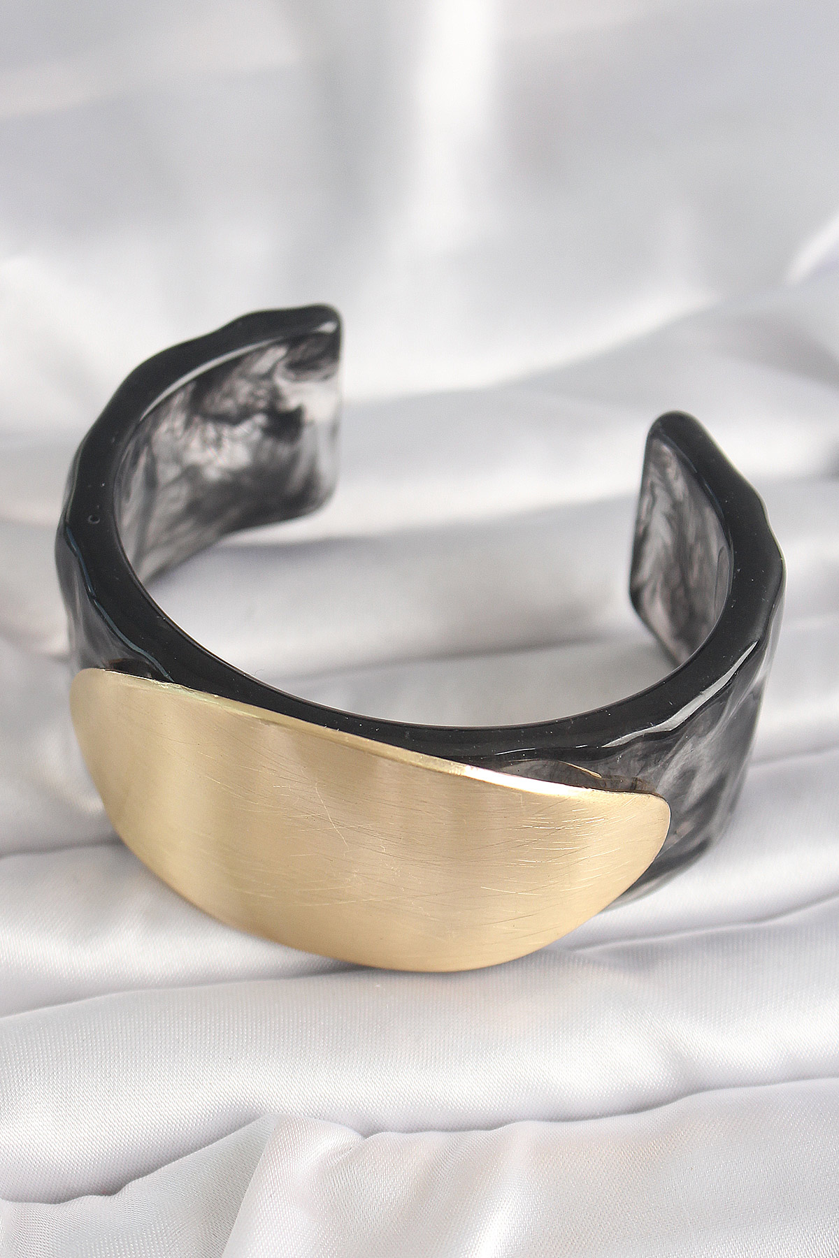 Siyah Mermer Desen Akrilik Plastik Gold Oval Plaka Model Vintage Kadın Bilezik 5886 2 Siyah Mermer Desen Akrilik Plastik Gold Oval Plaka Model Vintage Kadın Bilezik 5886 - Görsel 2