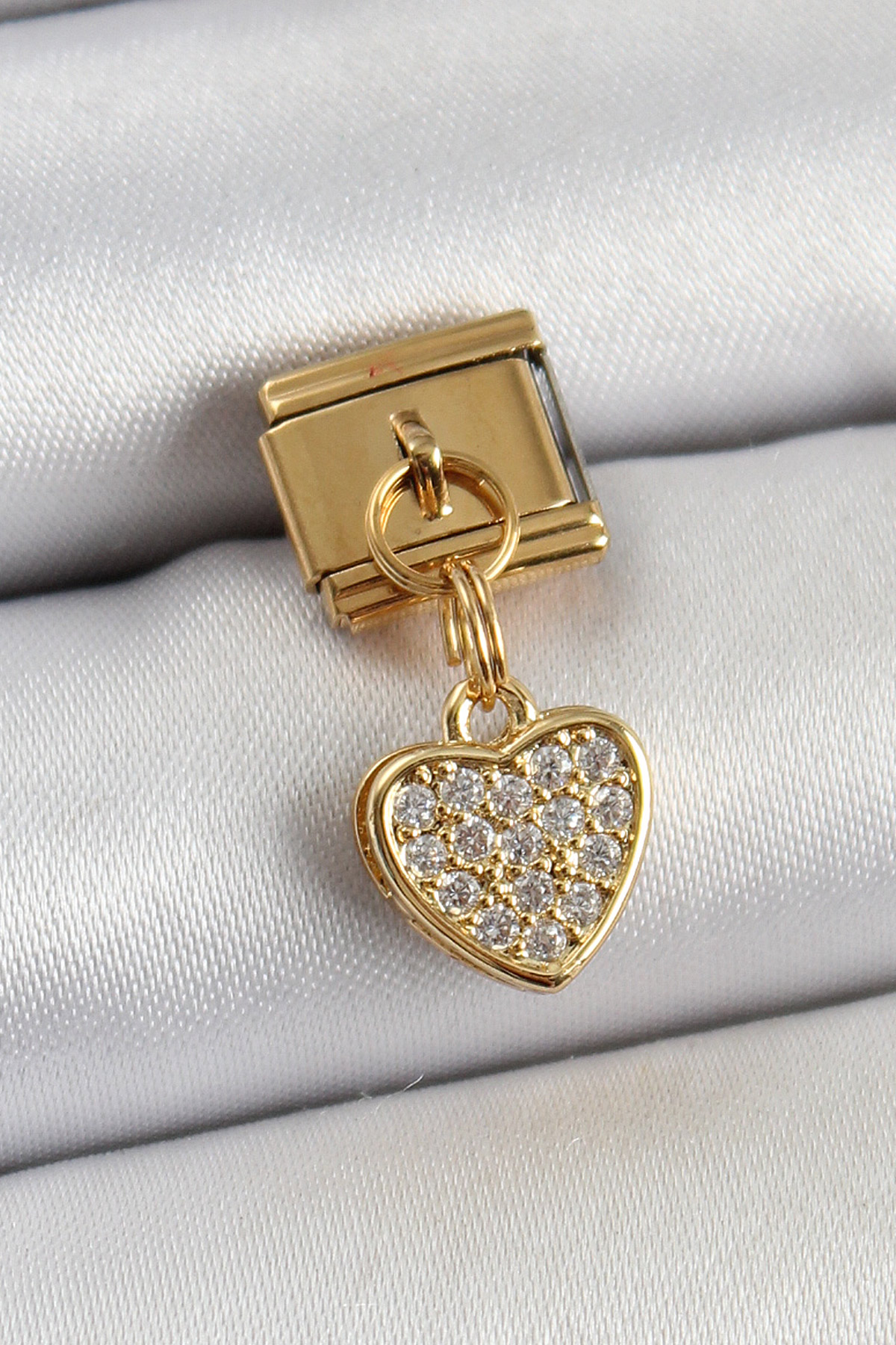 316L Çelik Sallantılı Zirkon Taşlı Kalp Model Gold Renk Nomination Charm 5886 1 316L Çelik Sallantılı Zirkon Taşlı Kalp Model Gold Renk Nomination Charm 5886