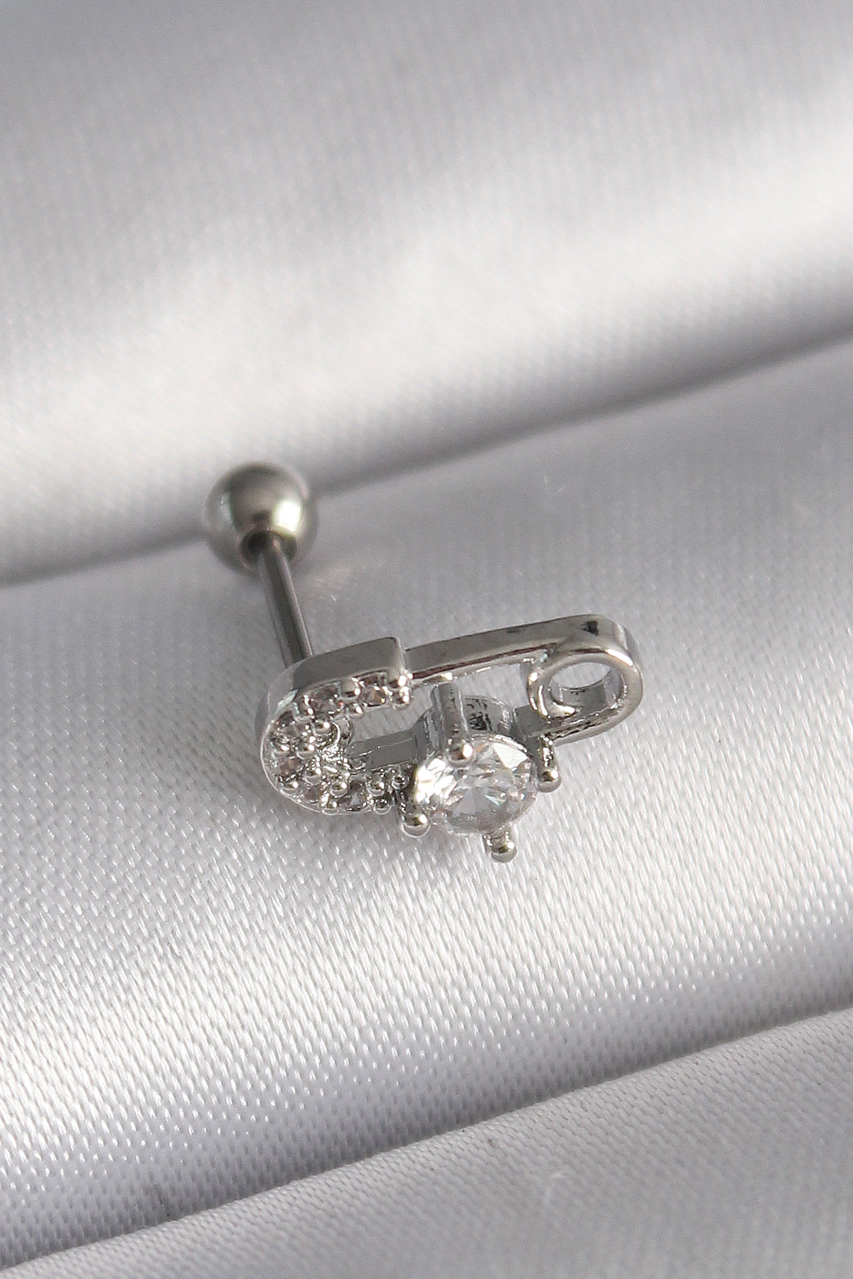 316L Çelik Gümüş Renk Zirkon Taşlı Toplu İğne Tragus Piercing 5886 1 316L Çelik Gümüş Renk Zirkon Taşlı Toplu İğne Tragus Piercing 5886