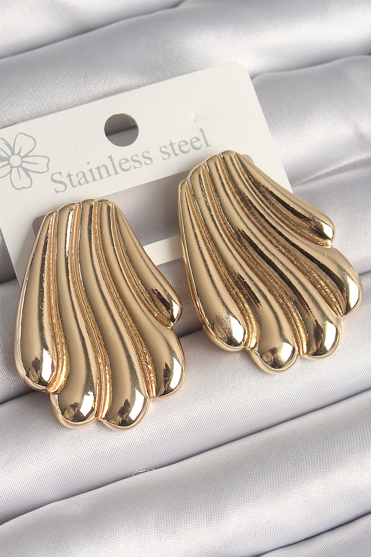 Pirinç Gold Renk İşlemeli İstirdye Model Kadın Küpe 5886 1 Pirinç Gold Renk İşlemeli İstirdye Model Kadın Küpe 5886