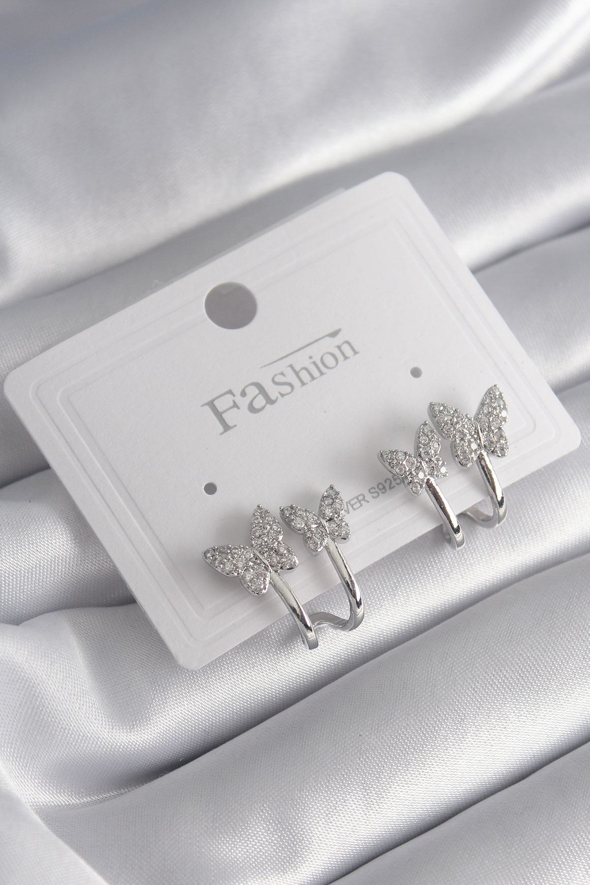 Pirinç Gümüş Renk Zirkon Taşlı Kelebek Model Kadın Küpe 5886 1 Pirinç Gümüş Renk Zirkon Taşlı Kelebek Model Kadın Küpe 5886