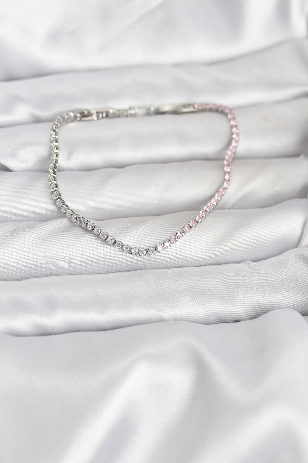 Pembe ve Beyaz Zirkon Taşlı Gümüş Renk Su Yolu Kadın Bileklik 5886 1 Pembe ve Beyaz Zirkon Taşlı Gümüş Renk Su Yolu Kadın Bileklik 5886