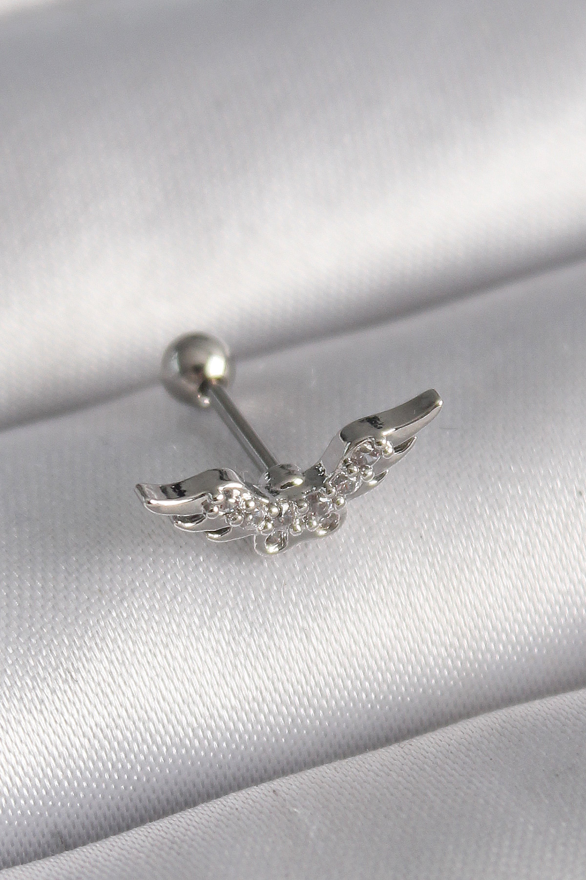 316L Çelik Gümüş Renk Zirkon Taş Detay Kanat Model Tragus Piercing 5886 1 316L Çelik Gümüş Renk Zirkon Taş Detay Kanat Model Tragus Piercing 5886