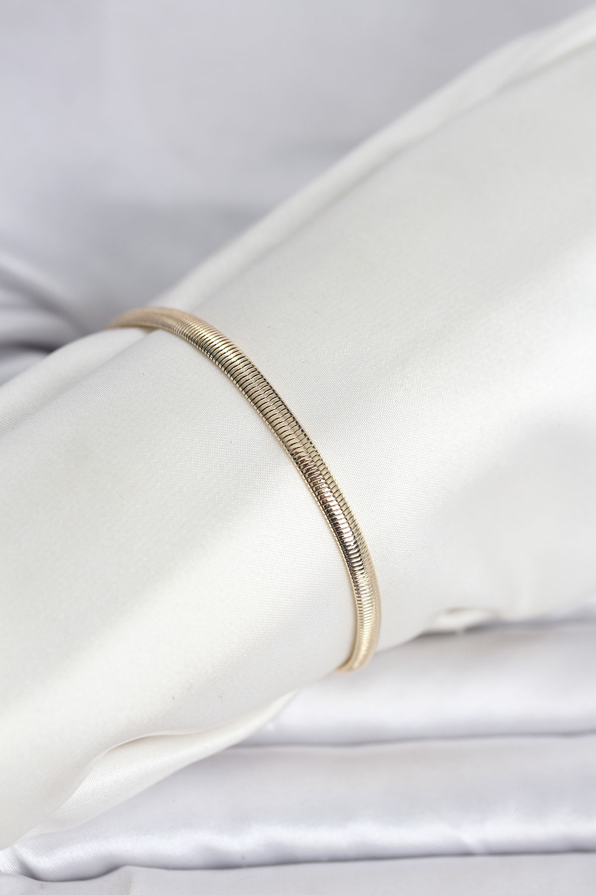 CM 14K Gold Renk Yassı Yılan Zincir Model Kadın Bileklik 5886 1 CM 14K Gold Renk Yassı Yılan Zincir Model Kadın Bileklik 5886