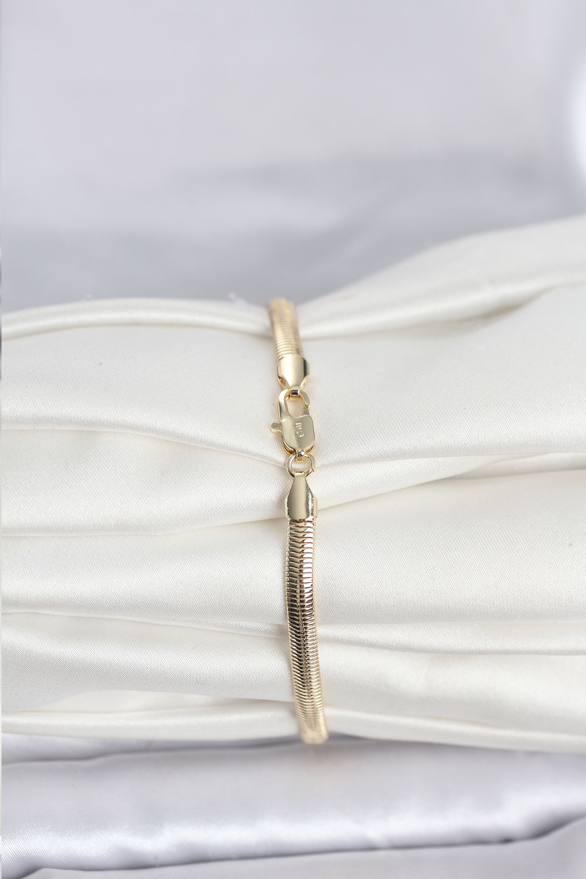 CM 14K Gold Renk Yassı Yılan Zincir Model Kadın Bileklik 5886 2 CM 14K Gold Renk Yassı Yılan Zincir Model Kadın Bileklik 5886 - Görsel 2