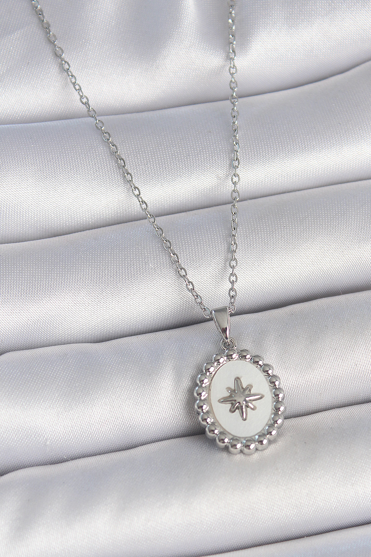 316L Çelik Gümüş Renk Zincir Beyaz Mineli Kutup Yıldız İşlemeli Madalyon Model Kadın Kolye 5886 1 316L Çelik Gümüş Renk Zincir Beyaz Mineli Kutup Yıldız İşlemeli Madalyon Model Kadın Kolye 5886