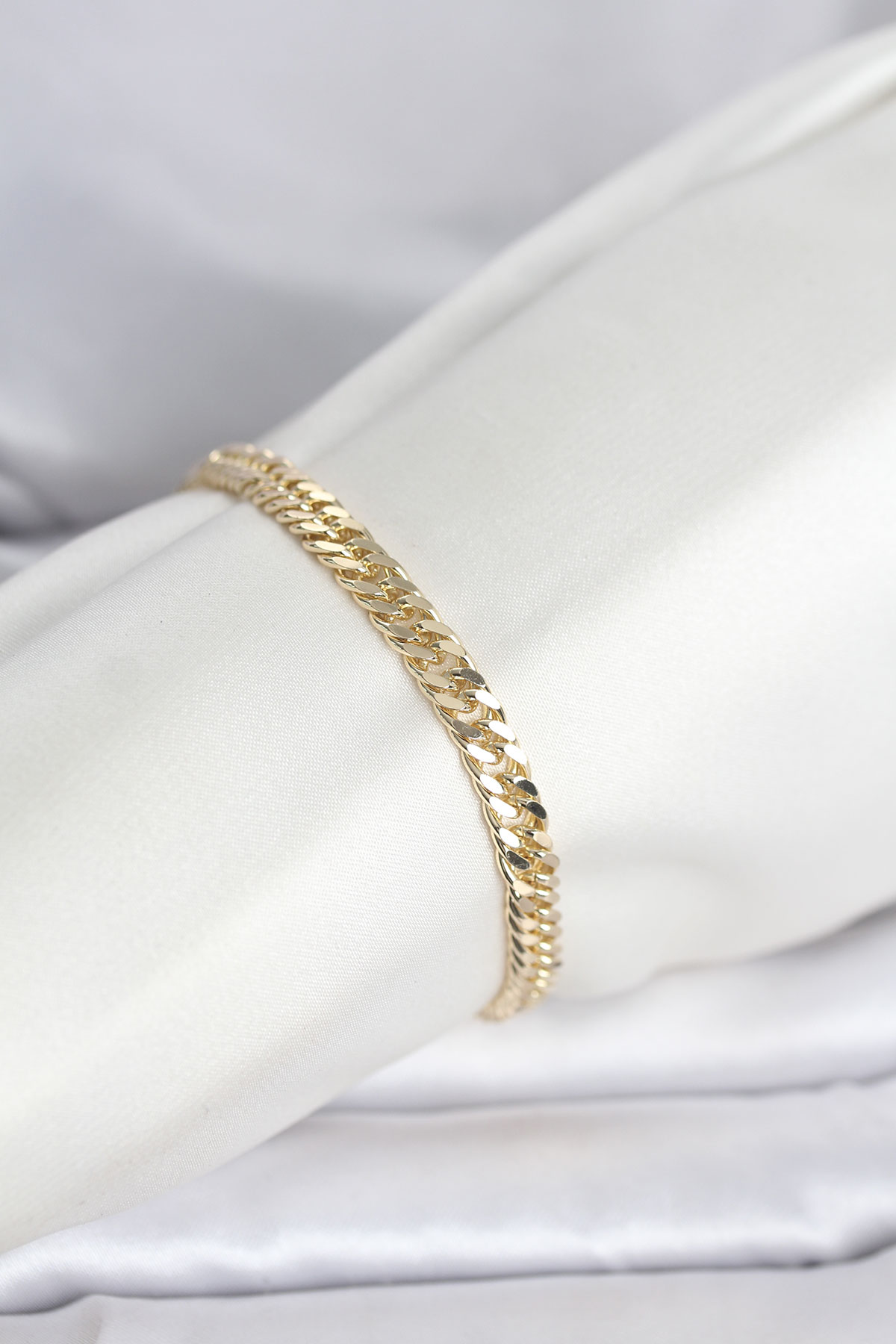 CM 14K Gold Renk Kalın Zincir Model Kadın Bileklik 5886 1 CM 14K Gold Renk Kalın Zincir Model Kadın Bileklik 5886
