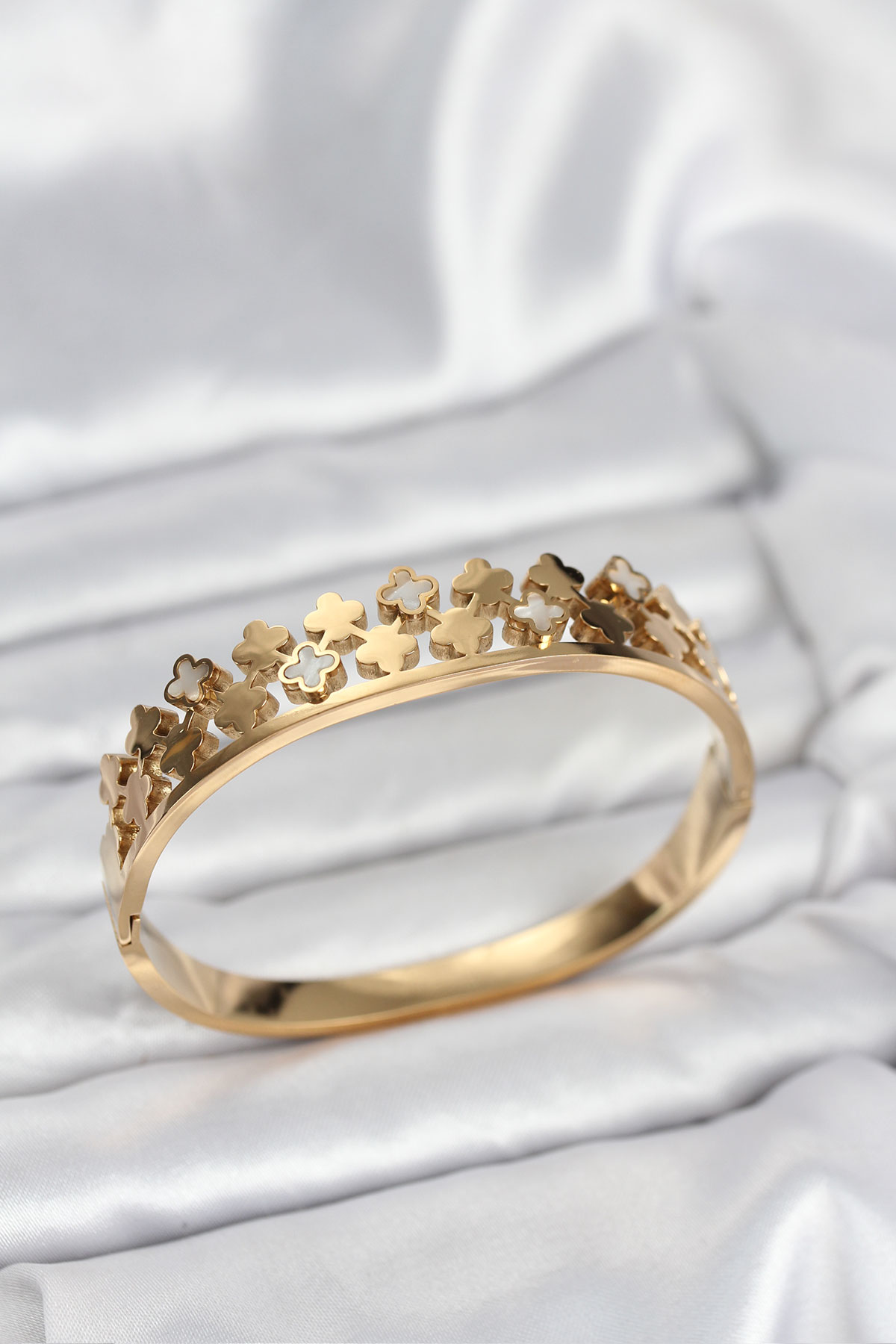316L Çelik Gold Renk Minimal Yoncalı Kadın Kelepçe Bileklik 5886 1 316L Çelik Gold Renk Minimal Yoncalı Kadın Kelepçe Bileklik 5886