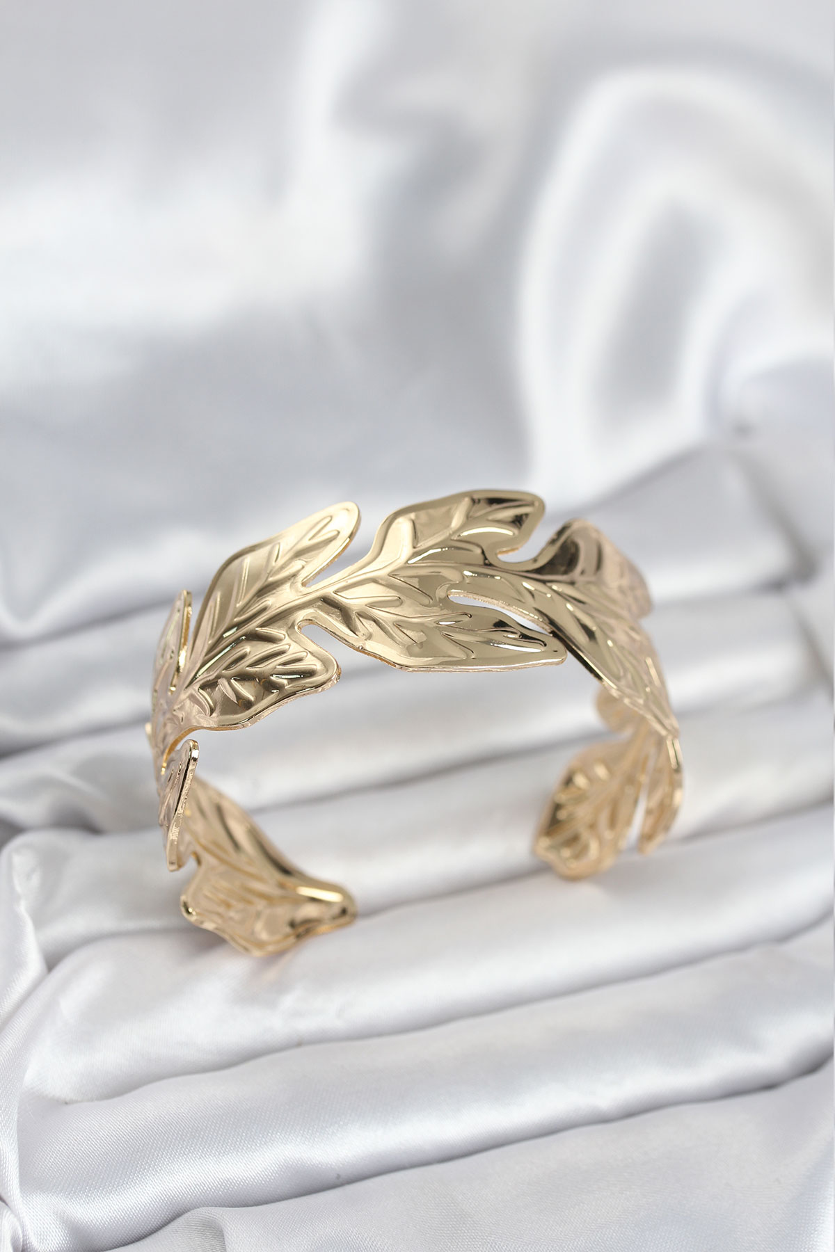 Gold Renk Pirinç Levha Yaprak Model Kadın Bileklik 5886 1 Gold Renk Pirinç Levha Yaprak Model Kadın Bileklik 5886