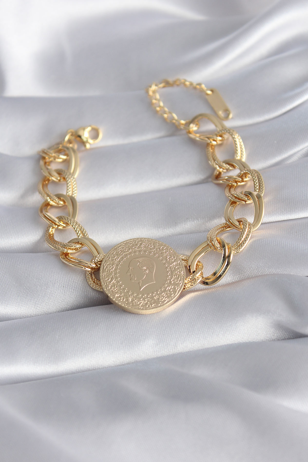 316L Çelik Gold Renk Tam Altın Model Samanyolu Kadın Bileklik 5886 1 316L Çelik Gold Renk Tam Altın Model Samanyolu Kadın Bileklik 5886