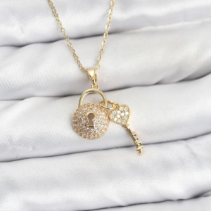316L Çelik Zincir Gold Renk Kilit Anahtar Model Zirkon Taşlı Kadın Kolye 5886