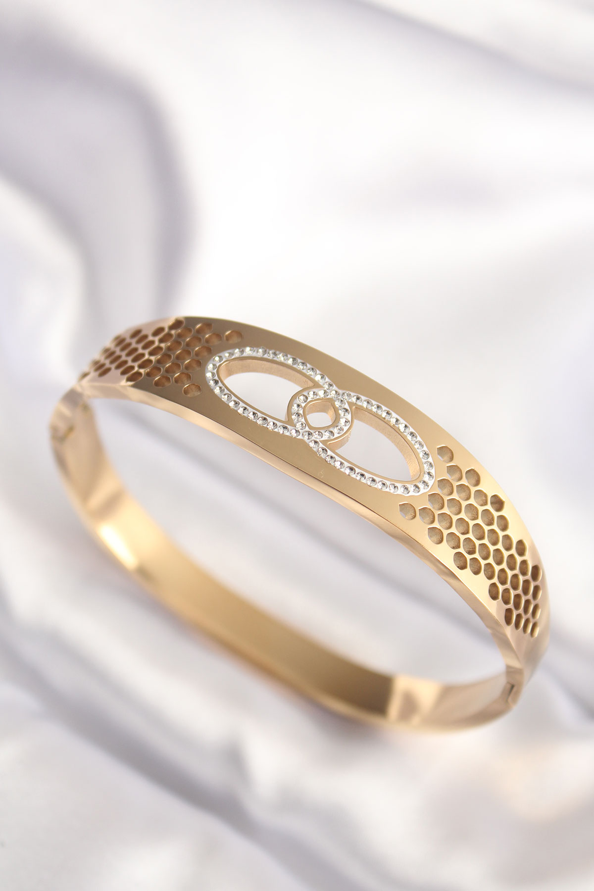 316L Çelik Gold Renk Zirkon Taşlı Kadın Kelepçe Bilezik 5886 1 316L Çelik Gold Renk Zirkon Taşlı Kadın Kelepçe Bilezik 5886