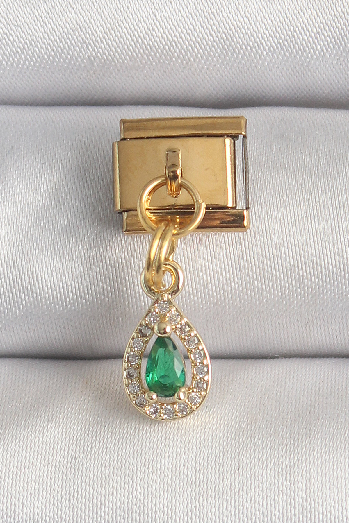316L Çelik Gold Renk Sallantı Damla Yeşil Zirkon Taşlı Nomination Charm 5886 1 316L Çelik Gold Renk Sallantı Damla Yeşil Zirkon Taşlı Nomination Charm 5886