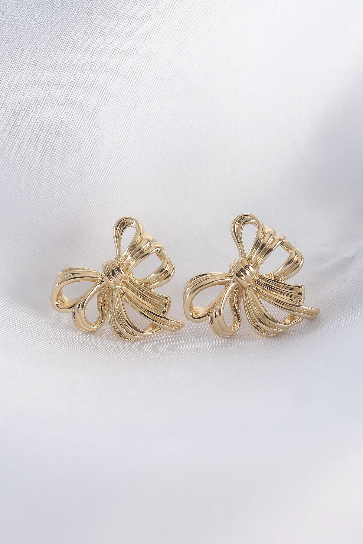 Pirinç Gold Renk Fiyonk Küpe 5886 1 Pirinç Gold Renk Fiyonk Küpe 5886
