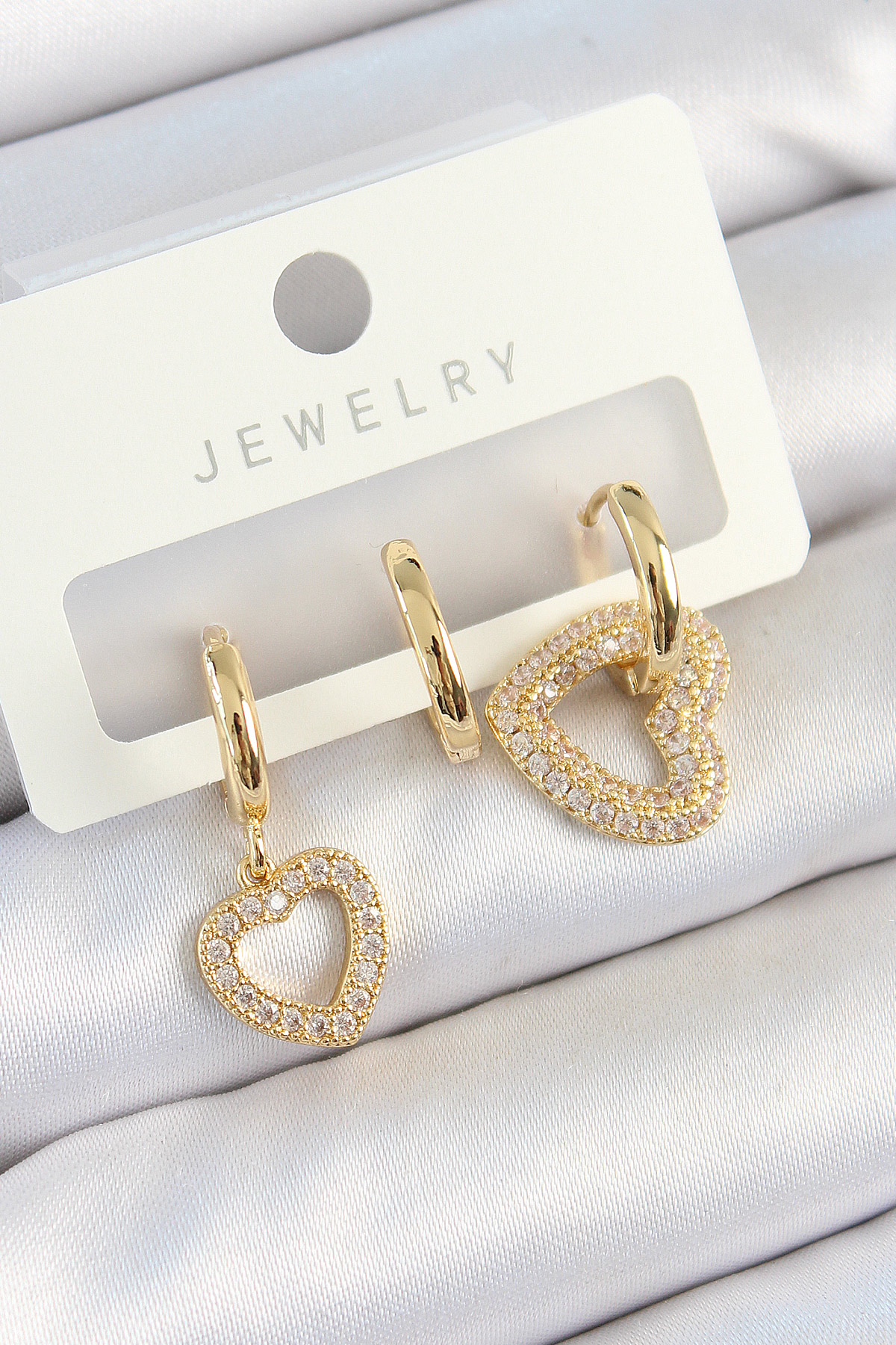 Pirinç Zirkon Taşlı Kalp Model Gold Renk 3'lü Çift Kadın Küpe Set 5886 1 Pirinç Zirkon Taşlı Kalp Model Gold Renk 3'lü Çift Kadın Küpe Set 5886