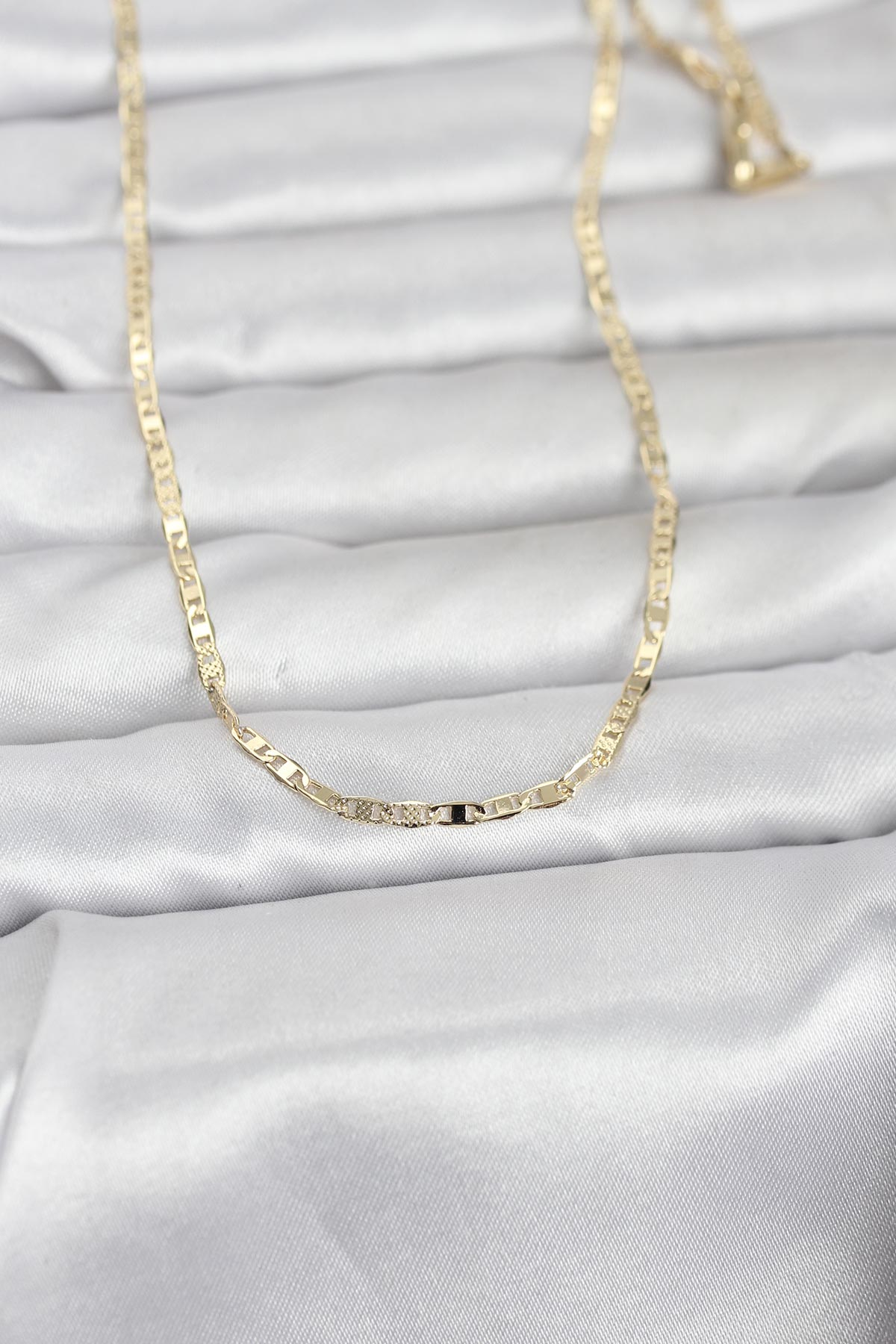 CM 14K Gold Renk Lazerli Yassı Model Zincirli 60 cm Kadın Kolye 5886 1 CM 14K Gold Renk Lazerli Yassı Model Zincirli 60 cm Kadın Kolye 5886