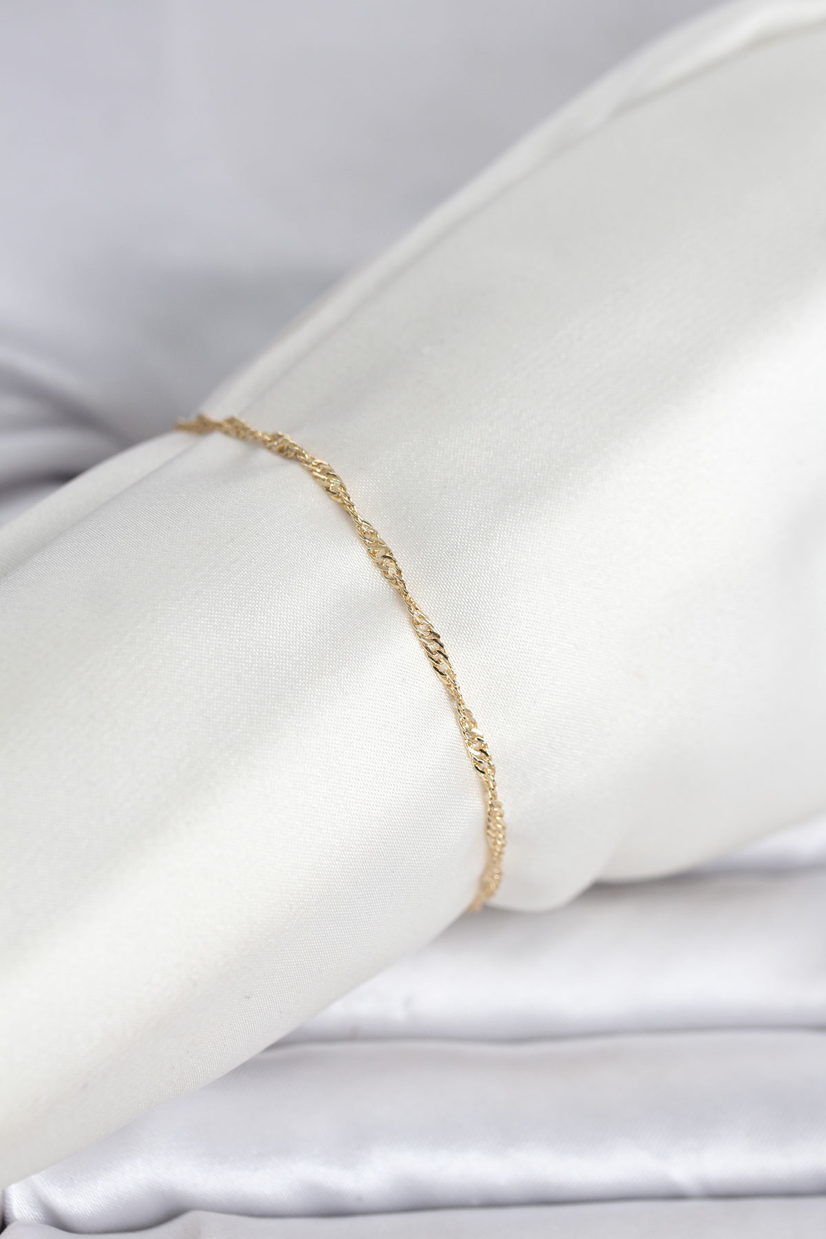 CM 14K Gold Renk Ezme Burgu Zincir Model Kadın Bileklik 5886 1 CM 14K Gold Renk Ezme Burgu Zincir Model Kadın Bileklik 5886