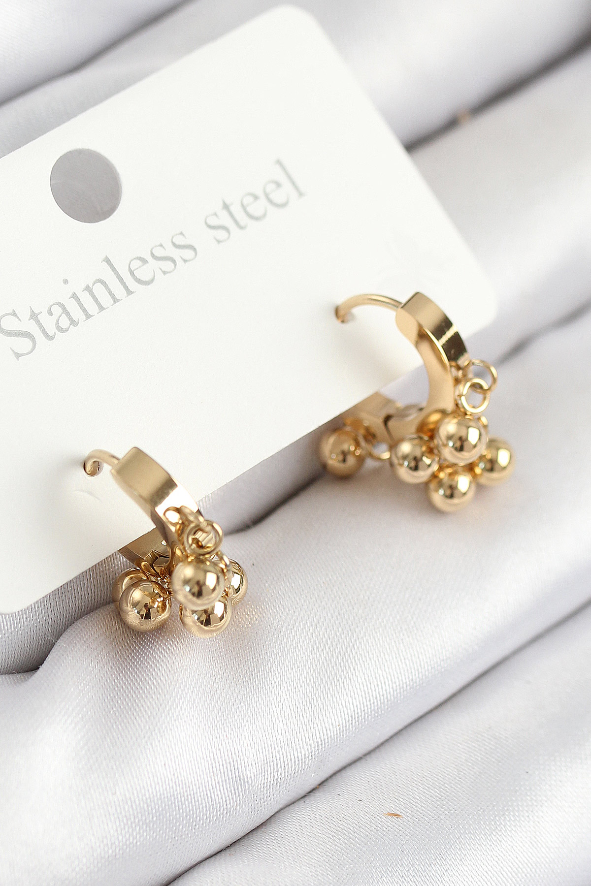 316L Çelik Boncuklu Halka Model Gold Renk Kadın Küpe 5886 1 316L Çelik Boncuklu Halka Model Gold Renk Kadın Küpe 5886