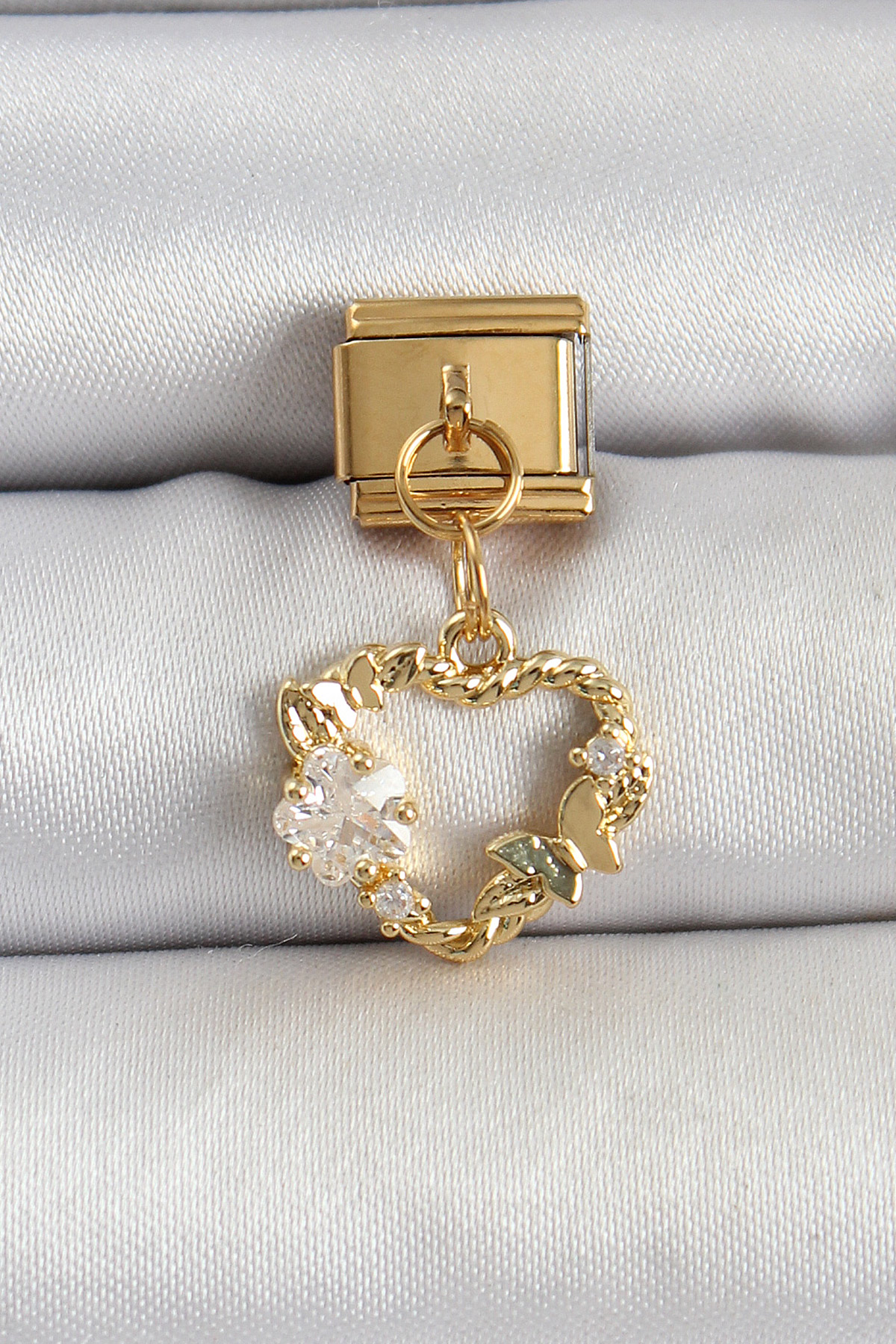 316L Çelik Sallantılı Zirkon Taşlı Kalp Model Gold Renk Nomination Charm 5886 1 316L Çelik Sallantılı Zirkon Taşlı Kalp Model Gold Renk Nomination Charm 5886