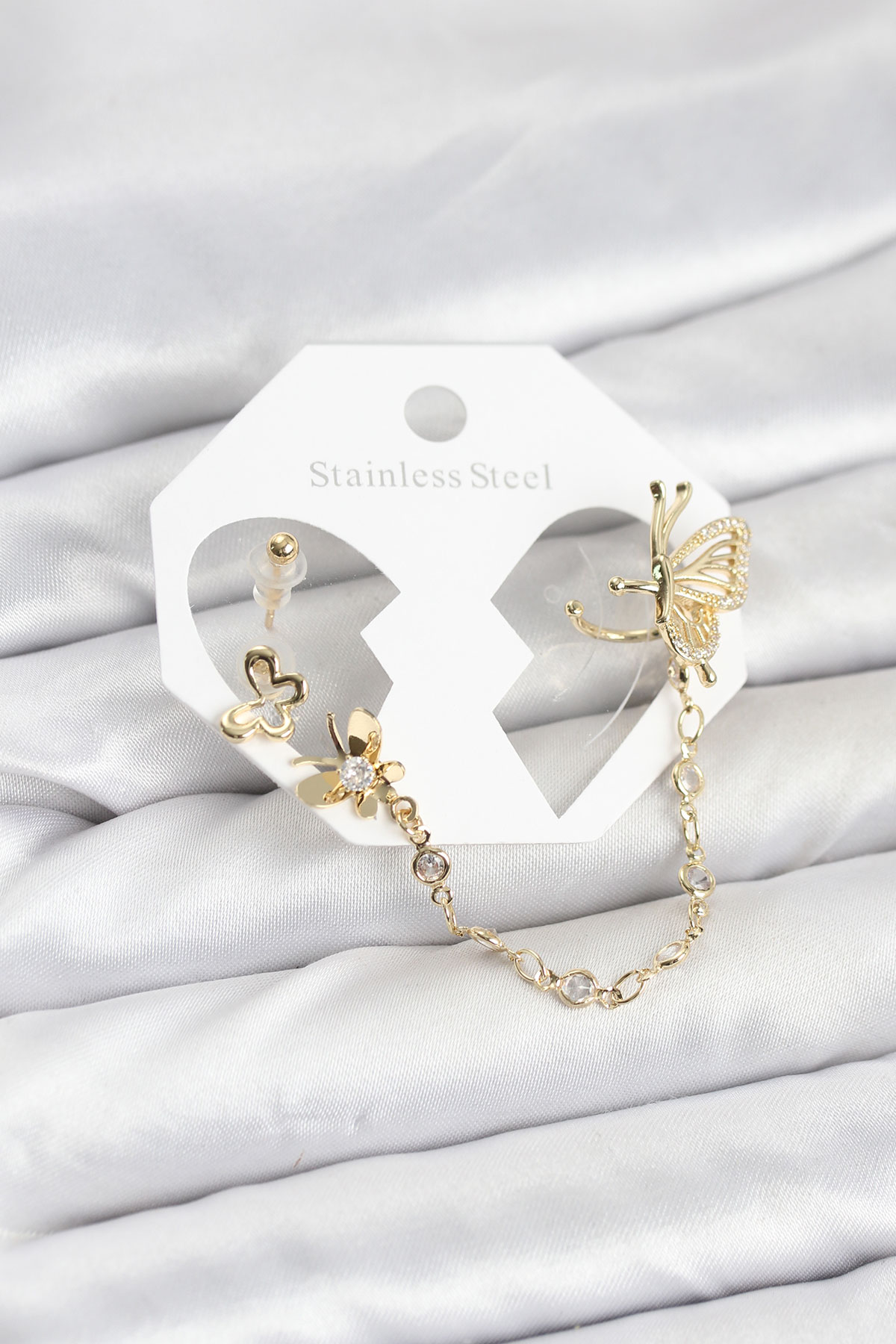 Kelebekli Model Pirinç Gold Renk Zincir Bağlantılı Ear Cuff Küpe Seti 5886 1 Kelebekli Model Pirinç Gold Renk Zincir Bağlantılı Ear Cuff Küpe Seti 5886
