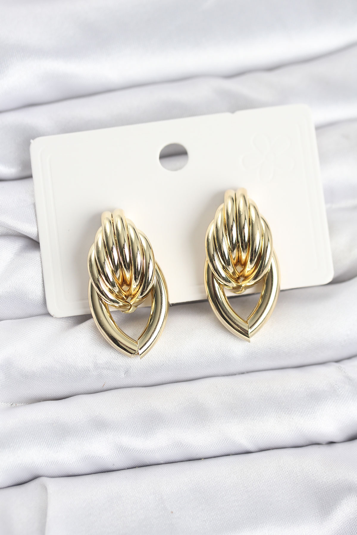 Pirinç Gold Renk Sarmal Damla Model Vintage Kadın Küpe 5886 1 Pirinç Gold Renk Sarmal Damla Model Vintage Kadın Küpe 5886