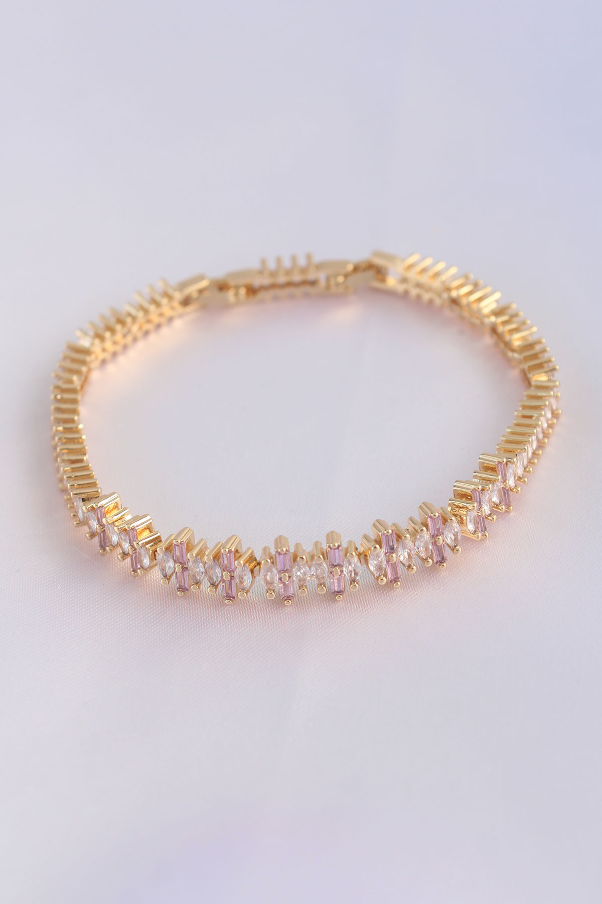Vip Seri Pirinç Pembe Zirkon Taşlı Gold Renk Baget Model Bileklik 5886 1 Vip Seri Pirinç Pembe Zirkon Taşlı Gold Renk Baget Model Bileklik 5886