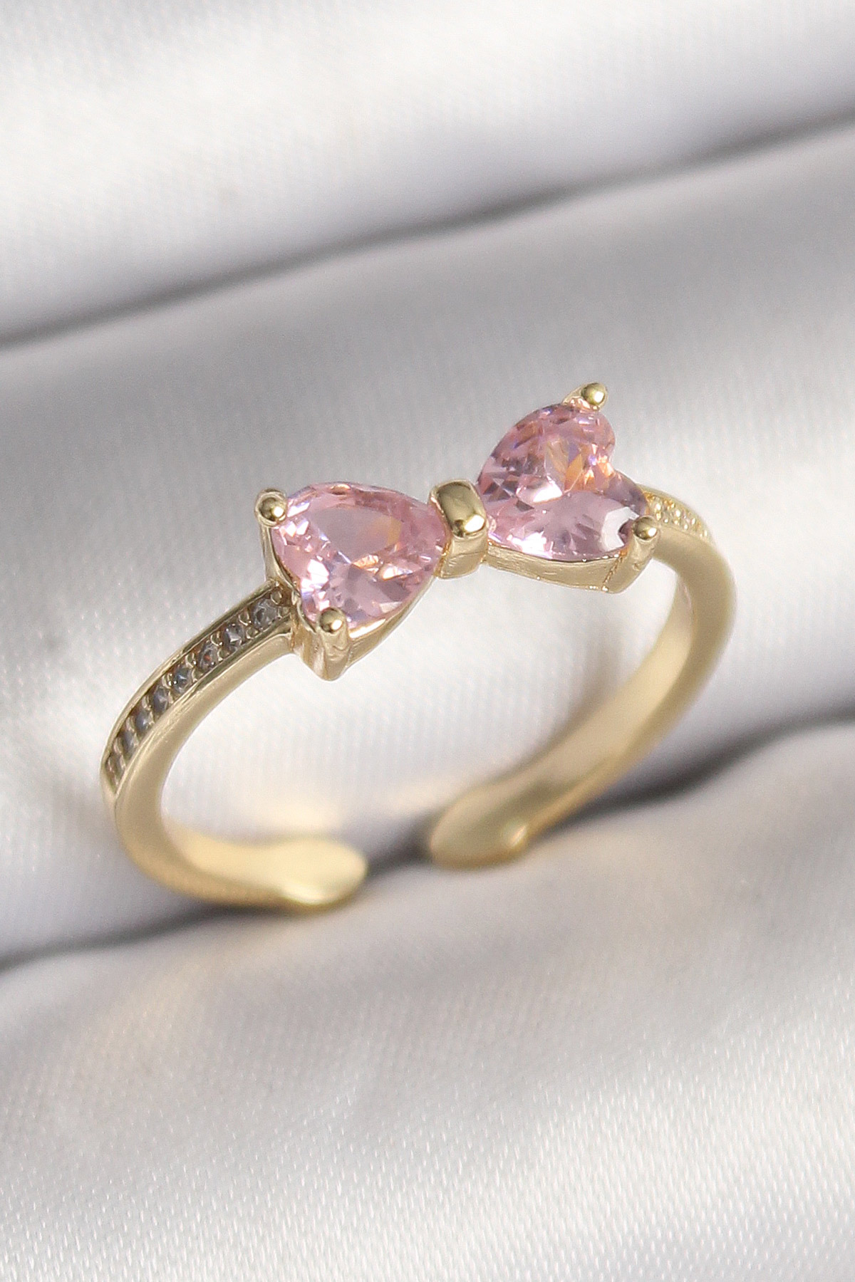 Pirinç Gold Renk Pembe Zirkon Taşlı Kalp Fiyonk Model Kadın Yüzük 5886 1 Pirinç Gold Renk Pembe Zirkon Taşlı Kalp Fiyonk Model Kadın Yüzük 5886