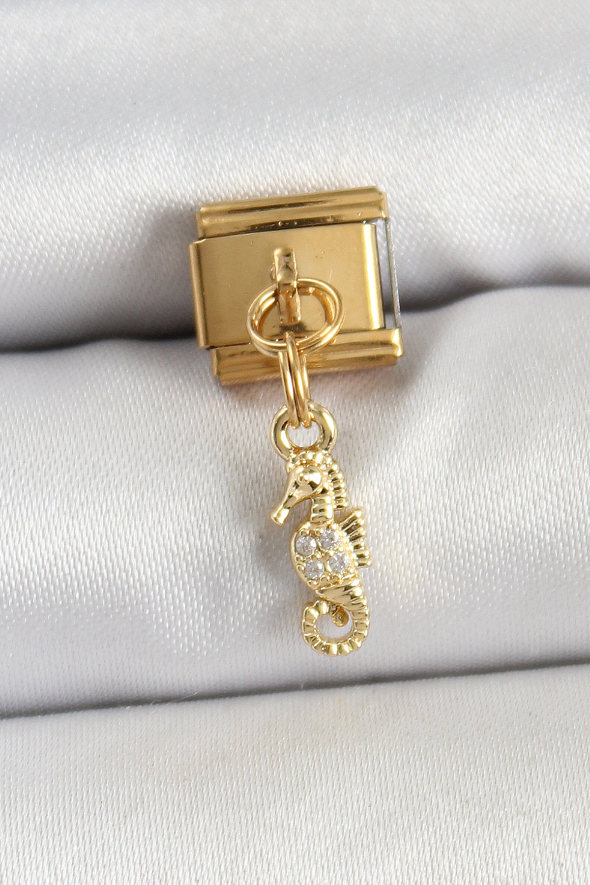 316L Çelik Sallantılı Zirkon Taşlı Çiçek Model Gold Renk Nomination Charm 5886 1 316L Çelik Sallantılı Zirkon Taşlı Çiçek Model Gold Renk Nomination Charm 5886
