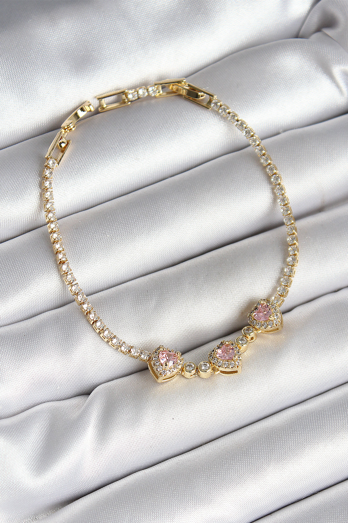 Pirinç Sıralı Pembe Kalp Figürlü Zirkon Taşlı Gold Renk Kadın Bileklik 5886 1 Pirinç Sıralı Pembe Kalp Figürlü Zirkon Taşlı Gold Renk Kadın Bileklik 5886