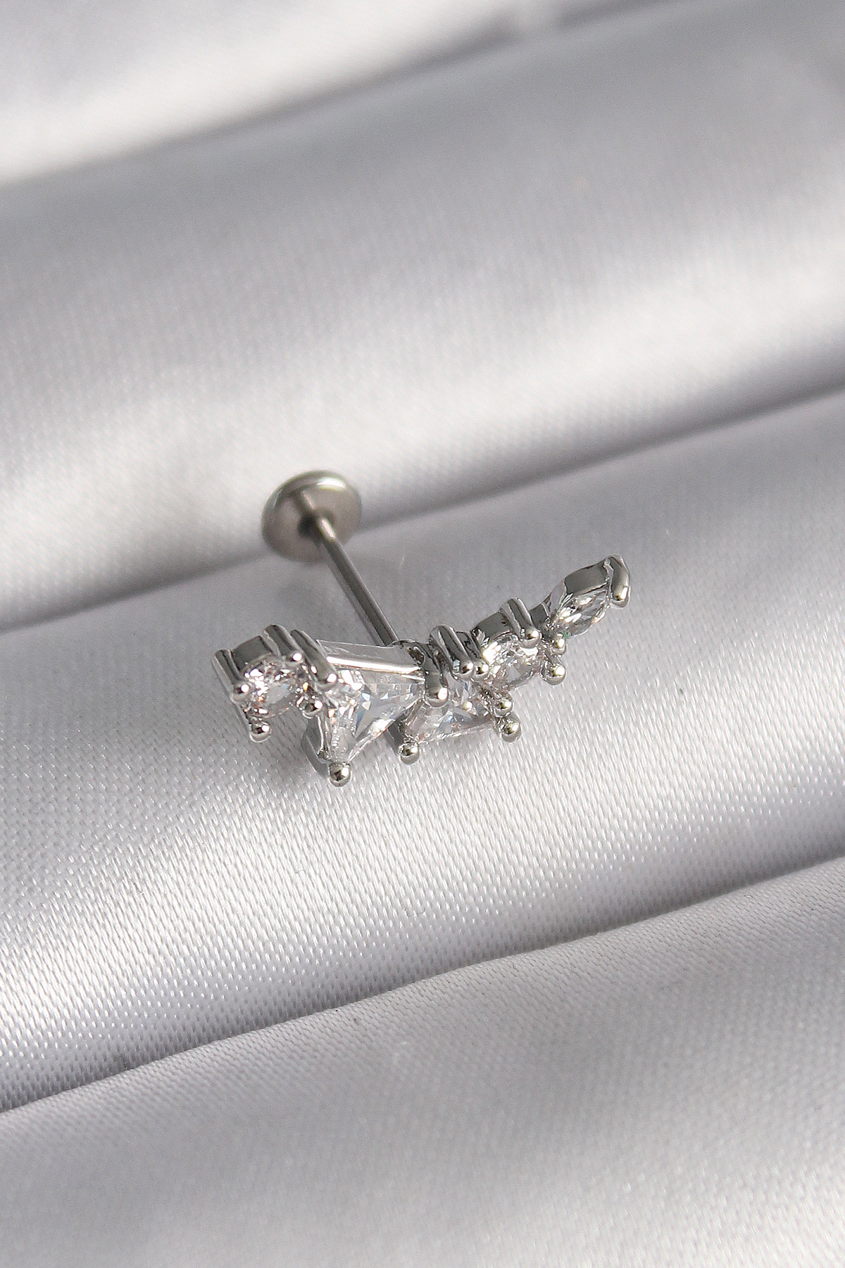 316L Çelik Gümüş Renk Zirkon Taşlı Tragus Piercing 5886 1 316L Çelik Gümüş Renk Zirkon Taşlı Tragus Piercing 5886