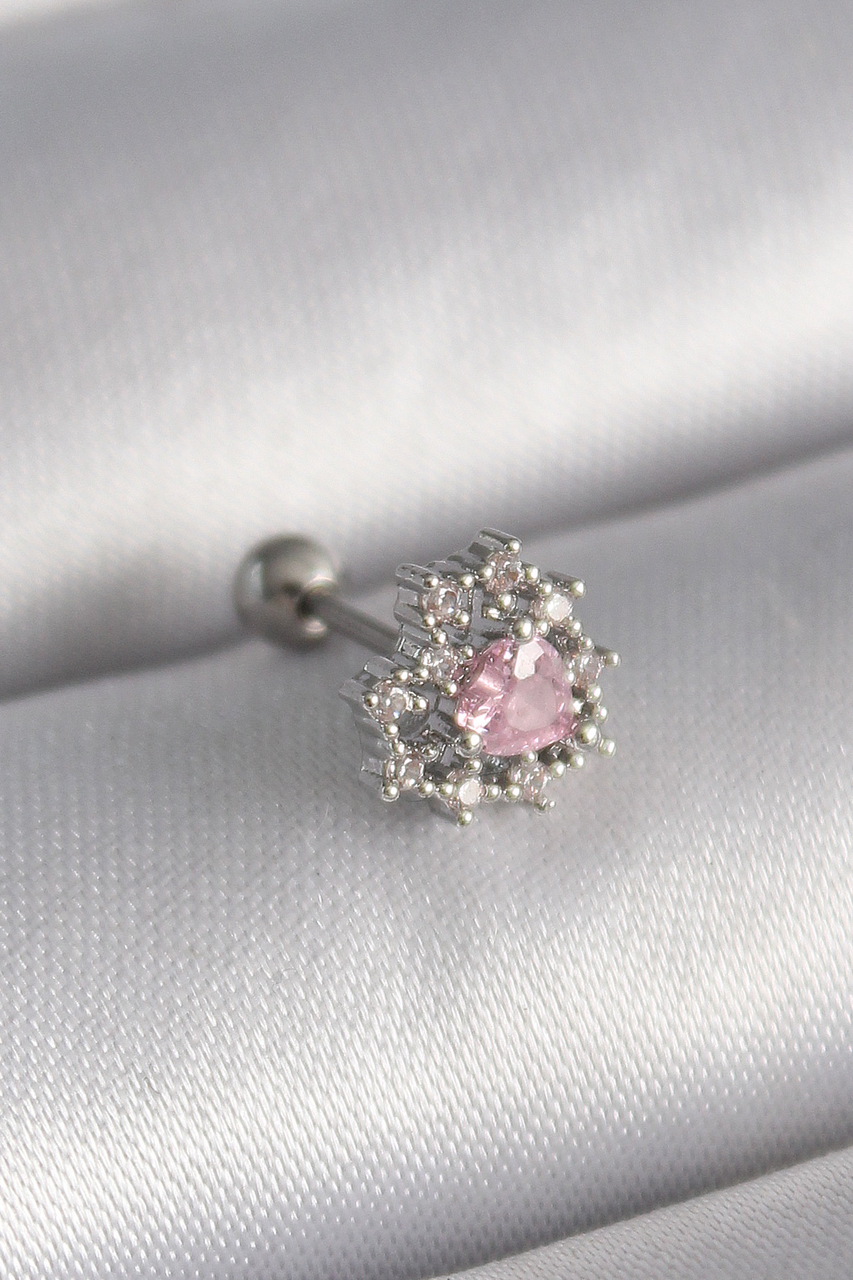 316L Çelik Gümüş Renk Zirkon Taşlı Kalp Tragus Piercing 5886 1 316L Çelik Gümüş Renk Zirkon Taşlı Kalp Tragus Piercing 5886