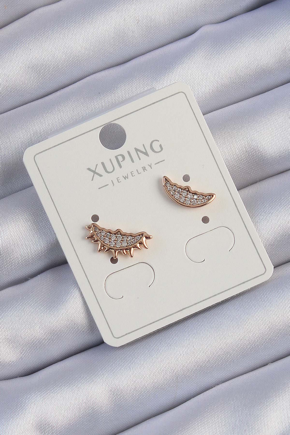 Xuping Rose Renk Zirkon Taşlı Ay ve Güneş Tasarımlı Küpe 5886 1 Xuping Rose Renk Zirkon Taşlı Ay ve Güneş Tasarımlı Küpe 5886