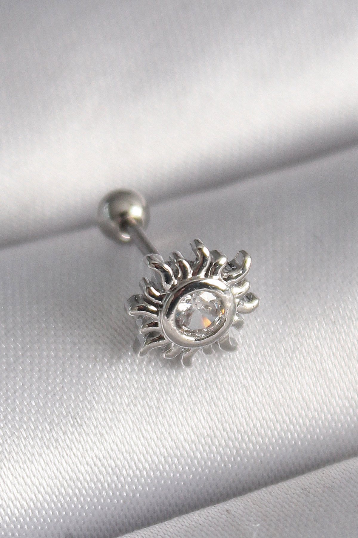 316L Çelik Gümüş Renk Zirkon Taşlı Güneş Tragus Piercing 5886 1 316L Çelik Gümüş Renk Zirkon Taşlı Güneş Tragus Piercing 5886
