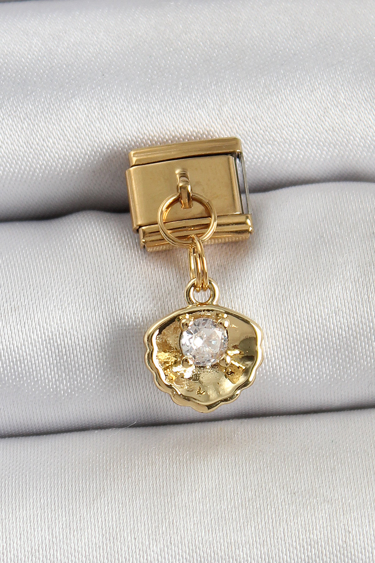 316L Çelik Sallantılı Zirkon Taşlı İstiridye Model Gold Renk Nomination Charm 5886 1 316L Çelik Sallantılı Zirkon Taşlı İstiridye Model Gold Renk Nomination Charm 5886