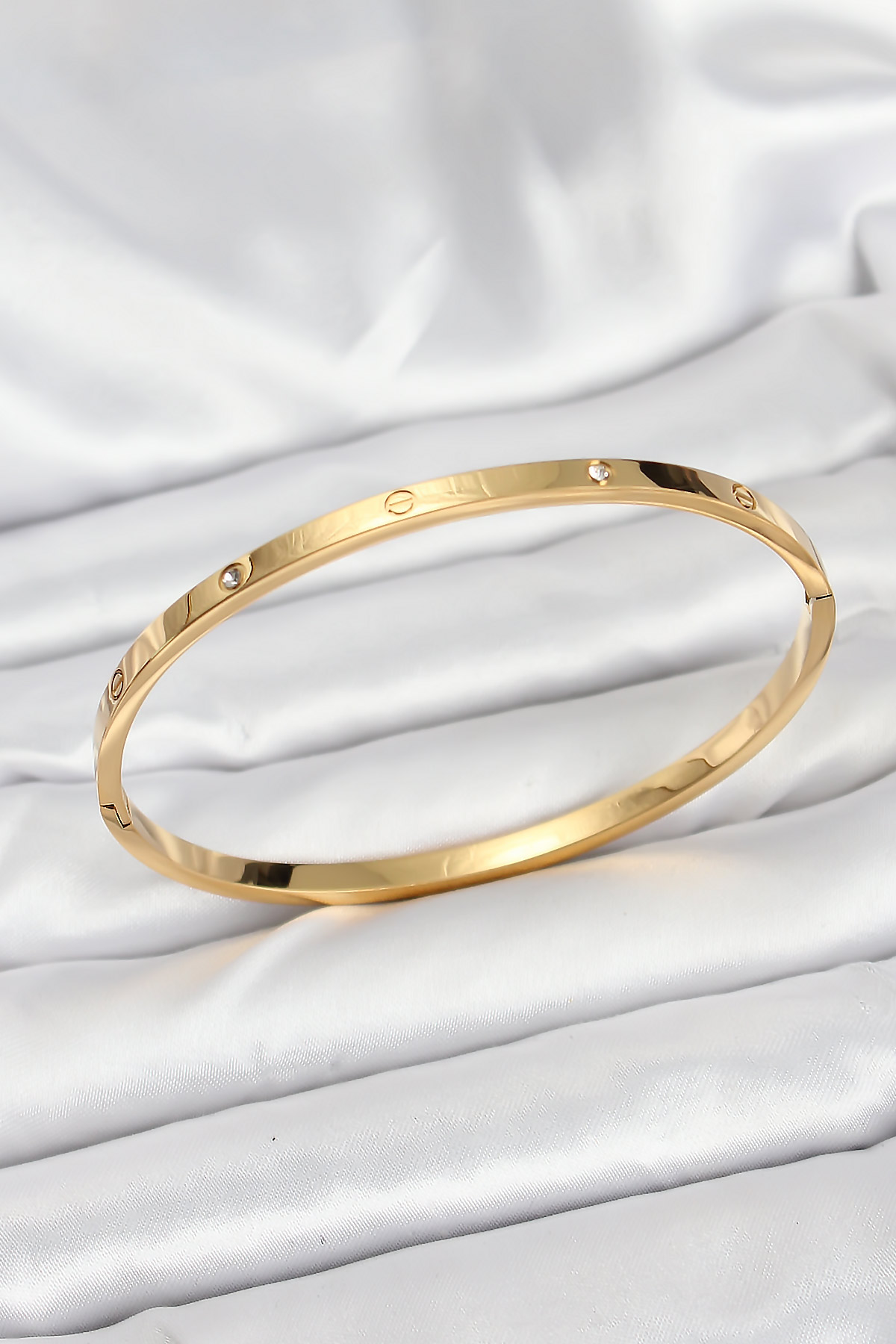 316L Çelik Gold Renk Zirkon Taşlı 65 mm İnce Kadın Kelepçe Bileklik 5886 1 316L Çelik Gold Renk Zirkon Taşlı 65 mm İnce Kadın Kelepçe Bileklik 5886