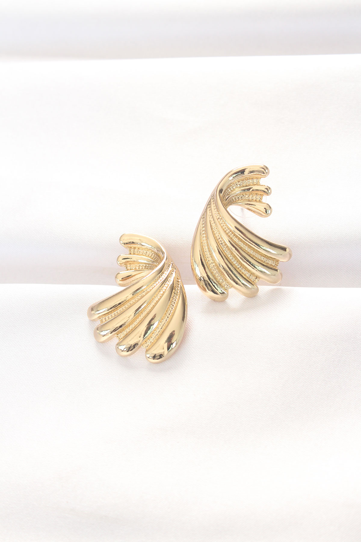 Pirinç Gold Renk Küpe 5886 1 Pirinç Gold Renk Küpe 5886