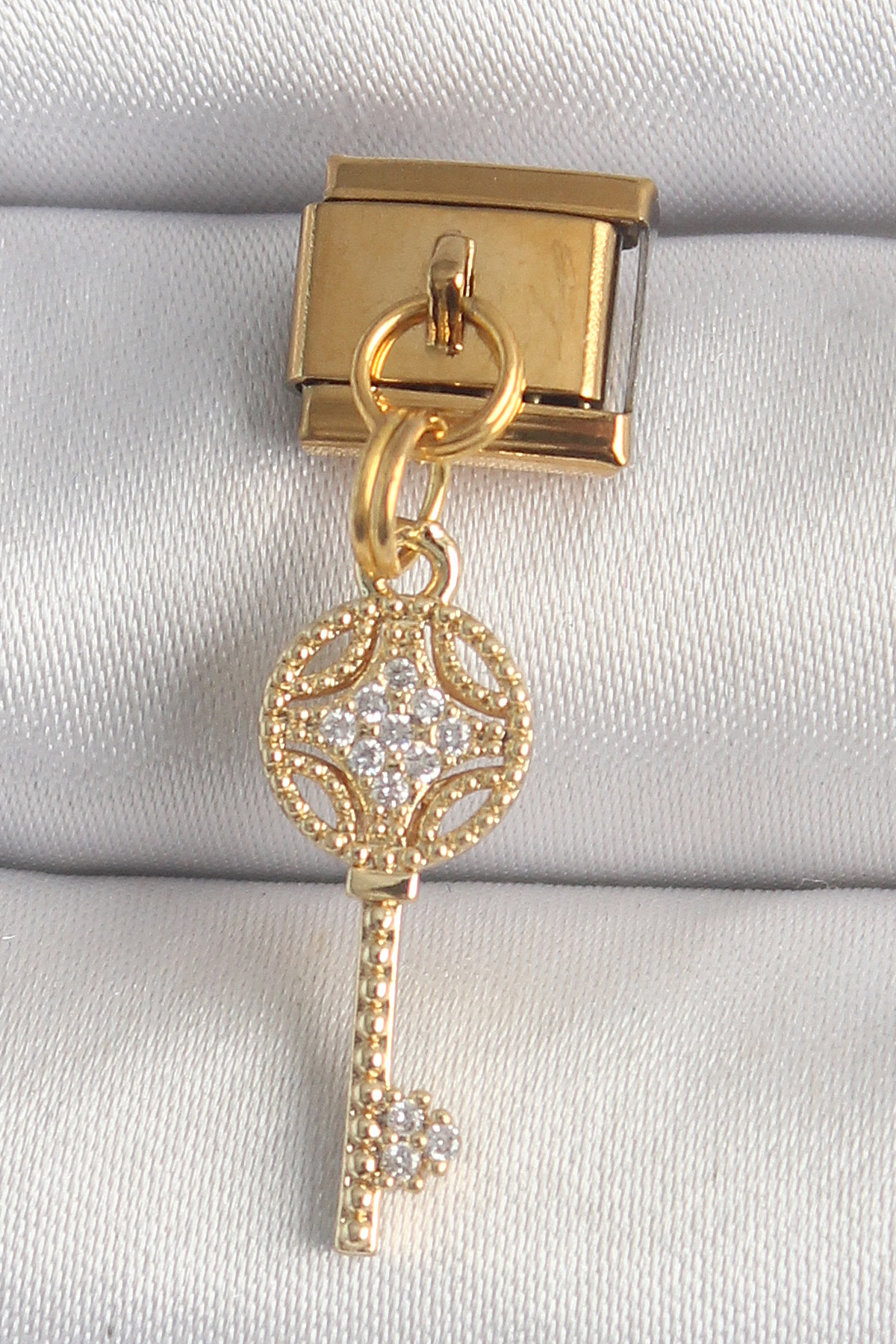 316L Çelik Gold Renk Sallantı Zirkon Taşlı Anahtar Model Nomination Charm 5886 1 316L Çelik Gold Renk Sallantı Zirkon Taşlı Anahtar Model Nomination Charm 5886