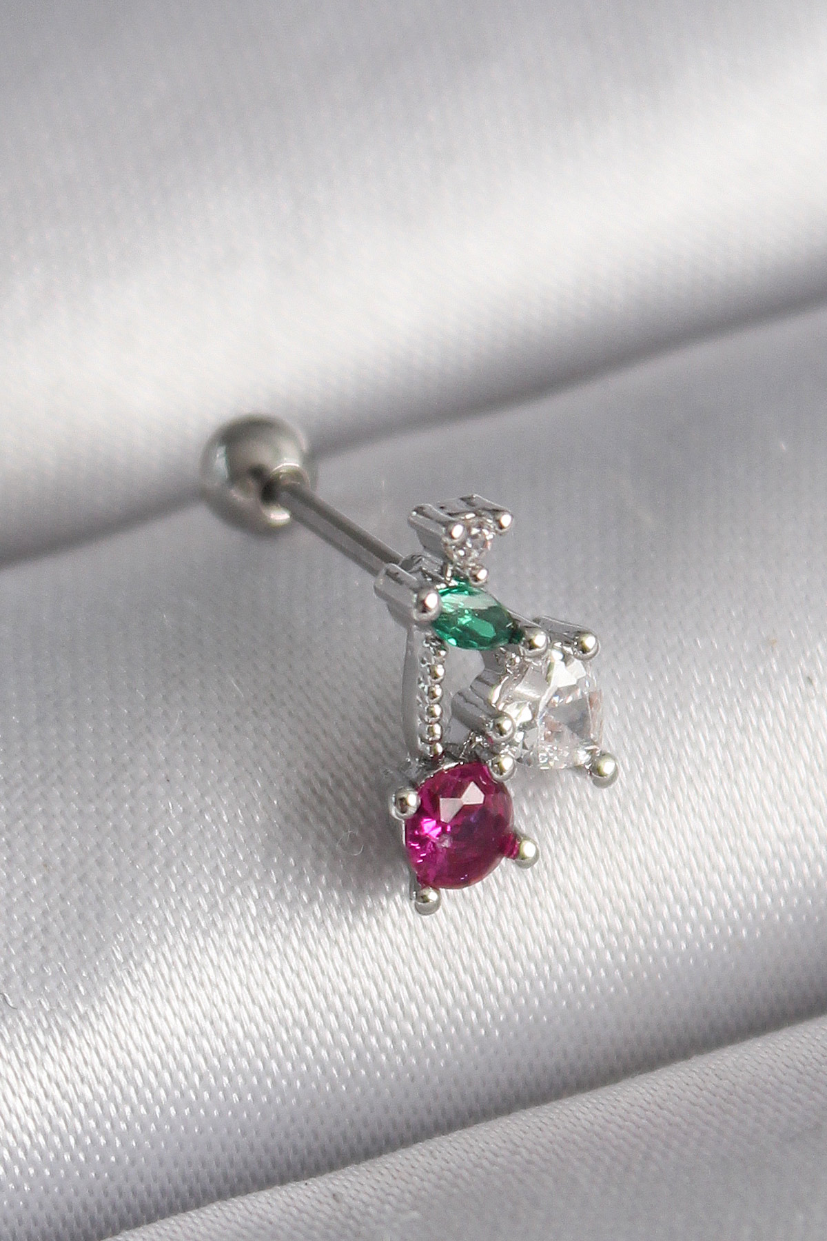 316L Çelik Gümüş Renk Zirkon Taşlı Tragus Piercing 5886 1 316L Çelik Gümüş Renk Zirkon Taşlı Tragus Piercing 5886