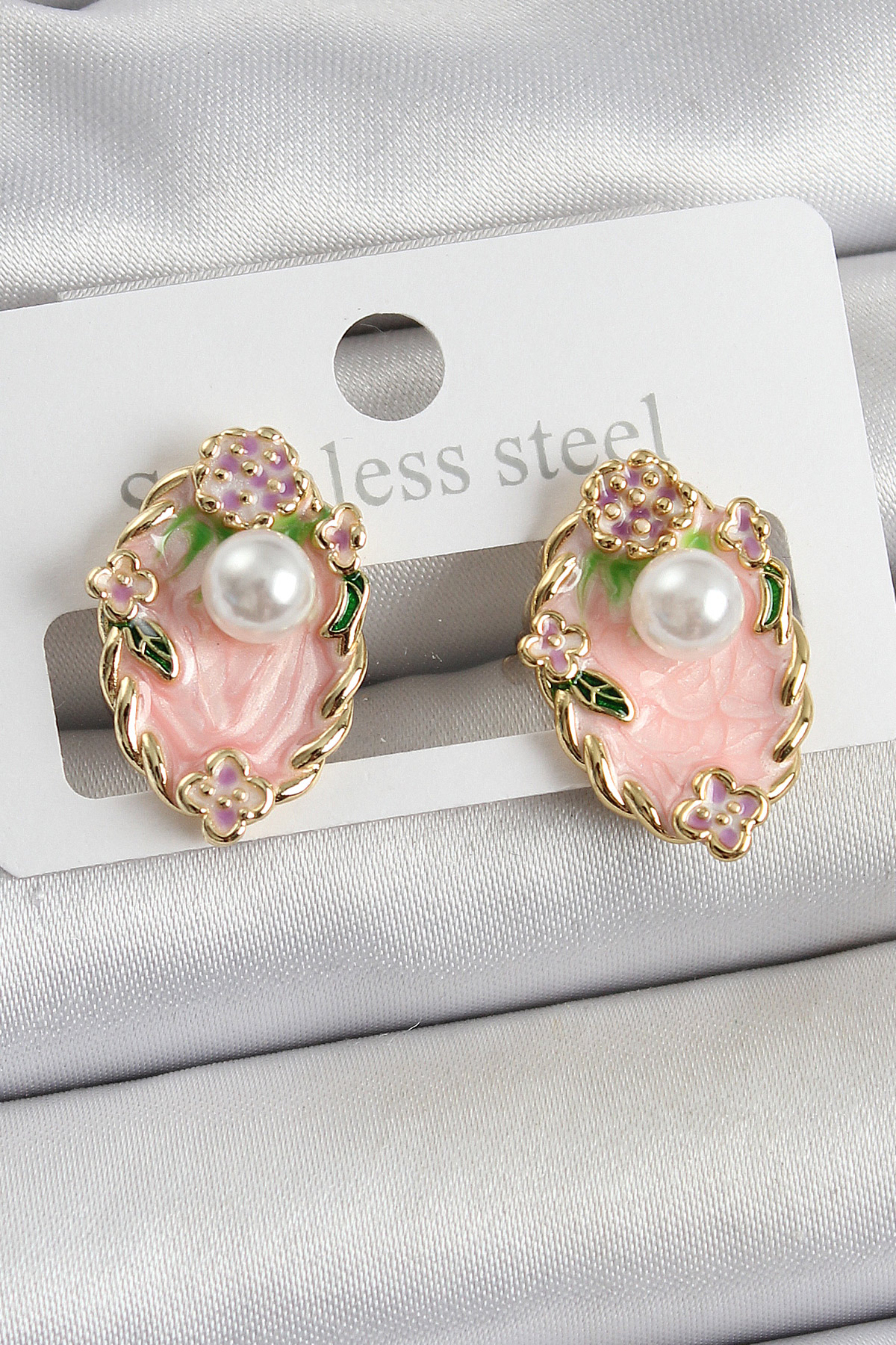 Pirinç Pembe Mineli İnci Detaylı Sanatsal Portre Model Gold Renk Kadın Küpe 5886 1 Pirinç Pembe Mineli İnci Detaylı Sanatsal Portre Model Gold Renk Kadın Küpe 5886
