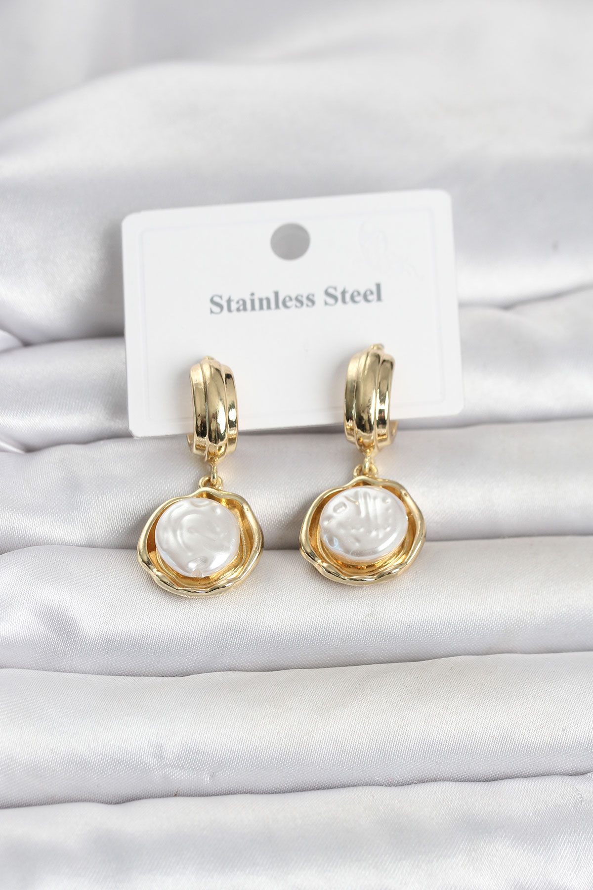 316L Çelik Gold Renk İnci Detaylı Kadın Küpe 5886 1 316L Çelik Gold Renk İnci Detaylı Kadın Küpe 5886