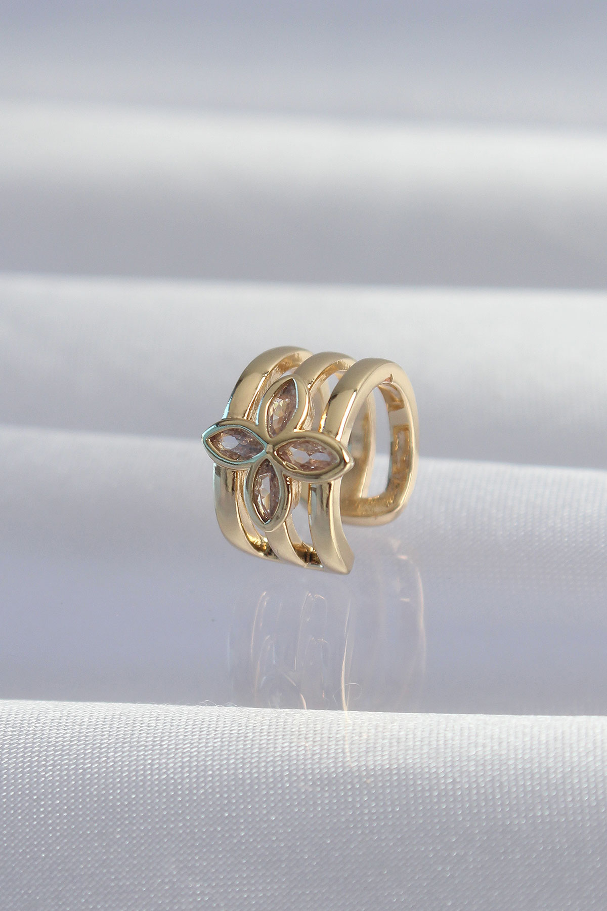 Pirinç Gold Renk Yonca Earcuff Küpe 5886 1 Pirinç Gold Renk Yonca Earcuff Küpe 5886