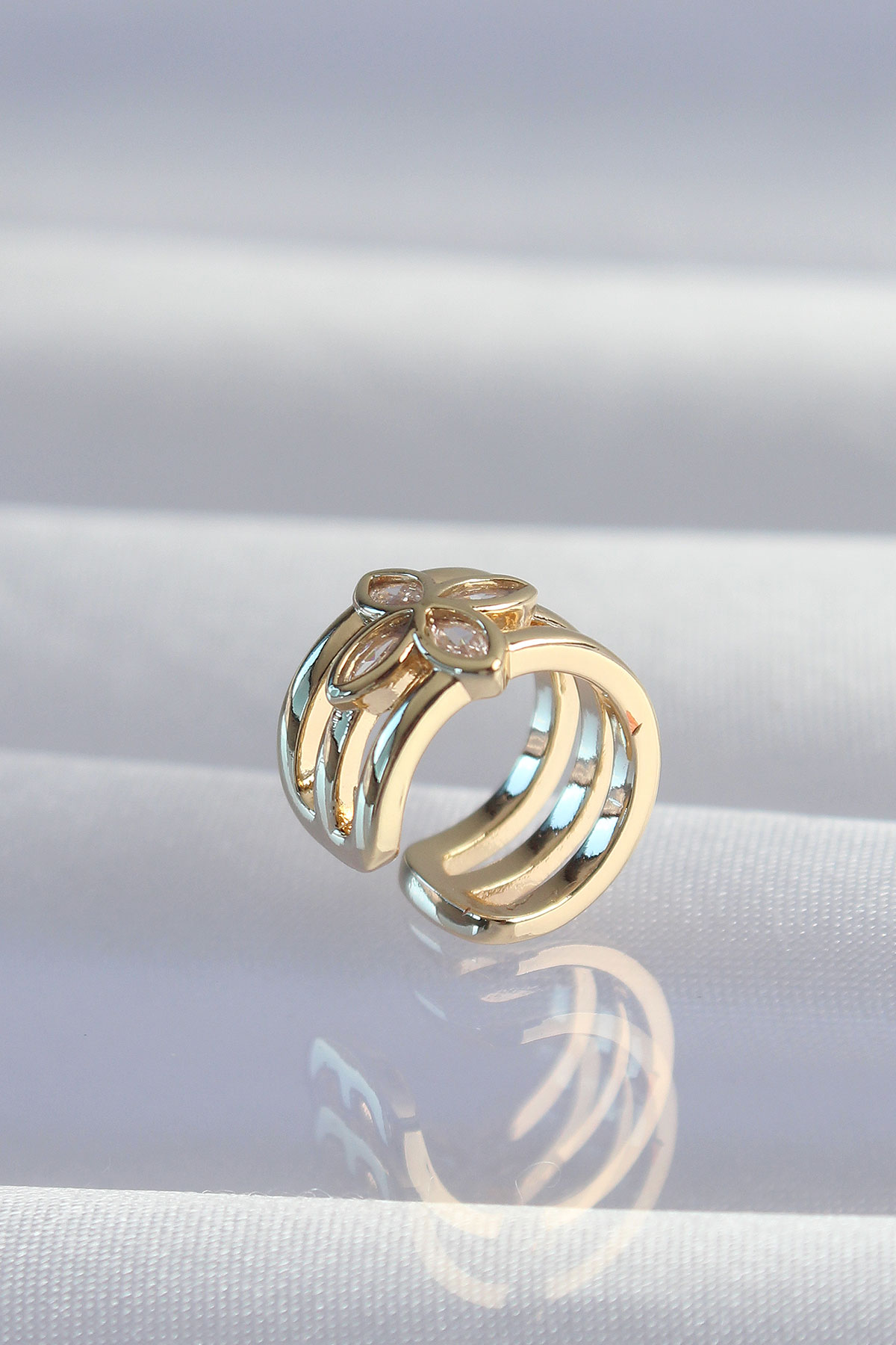 Pirinç Gold Renk Yonca Earcuff Küpe 5886 2 Pirinç Gold Renk Yonca Earcuff Küpe 5886 - Görsel 2