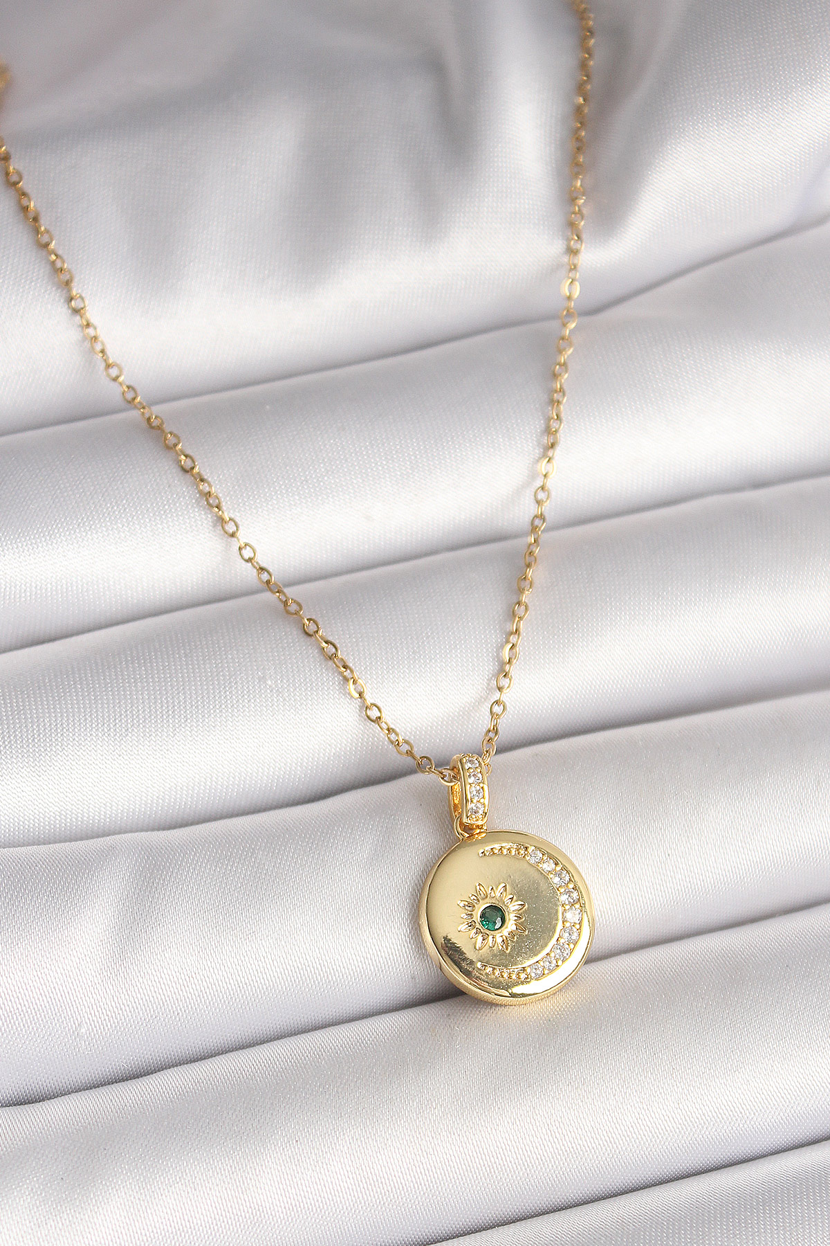 316L Çelik Gold Renk Zincir Zirkon Taş İşlemeli Hilal Yıldız İşlemeli Madalyon Model Kadın Kolye 5886 1 316L Çelik Gold Renk Zincir Zirkon Taş İşlemeli Hilal Yıldız İşlemeli Madalyon Model Kadın Kolye 5886