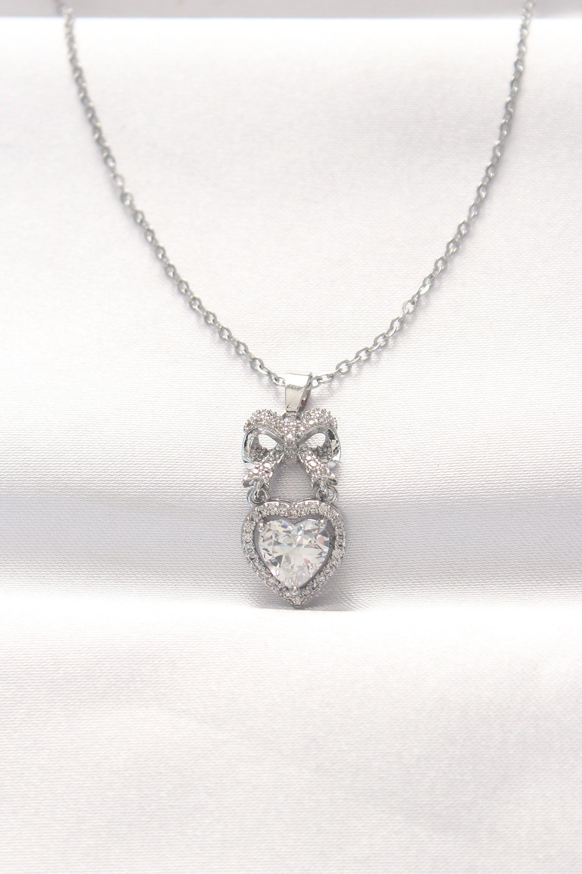 316L Çelik Silver Renk Zirkon Taşlı Kalpli Fiyonk Kolye 5886 1 316L Çelik Silver Renk Zirkon Taşlı Kalpli Fiyonk Kolye 5886