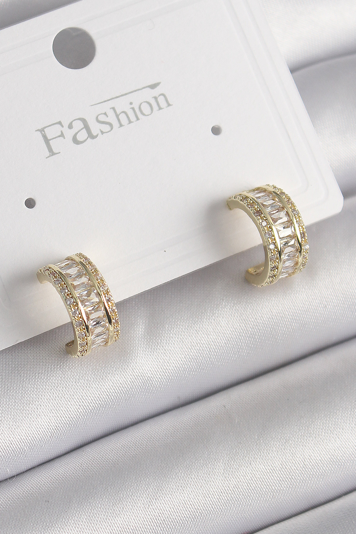Pirinç Gold Renk Zirkon Taşlı Halka Model Kadın Küpe 5886 1 Pirinç Gold Renk Zirkon Taşlı Halka Model Kadın Küpe 5886