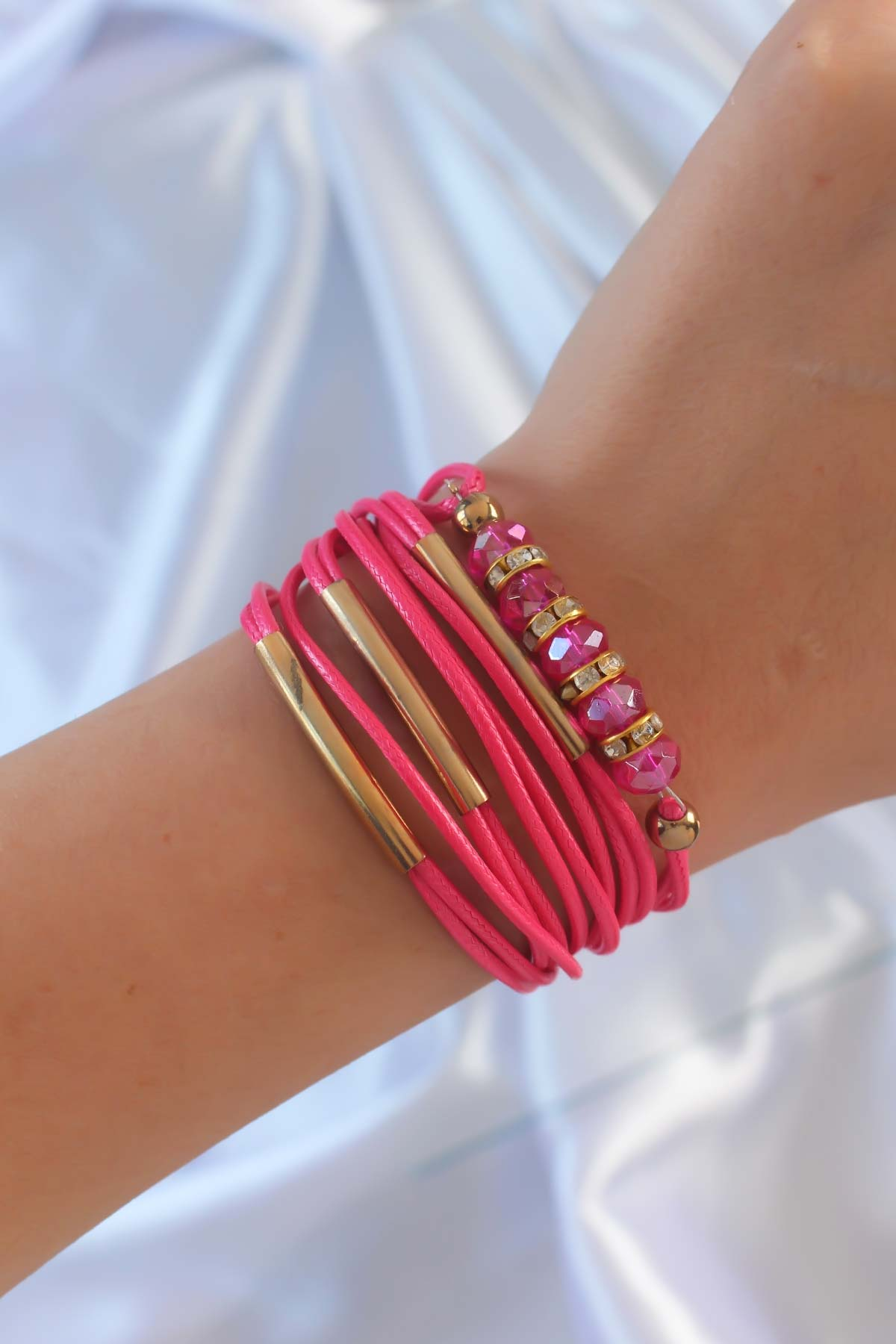 Pembe Renk Zirkon Taşlı Metal Aksesuarlı İpli Çoklu Bileklik 5886 1 Pembe Renk Zirkon Taşlı Metal Aksesuarlı İpli Çoklu Bileklik 5886