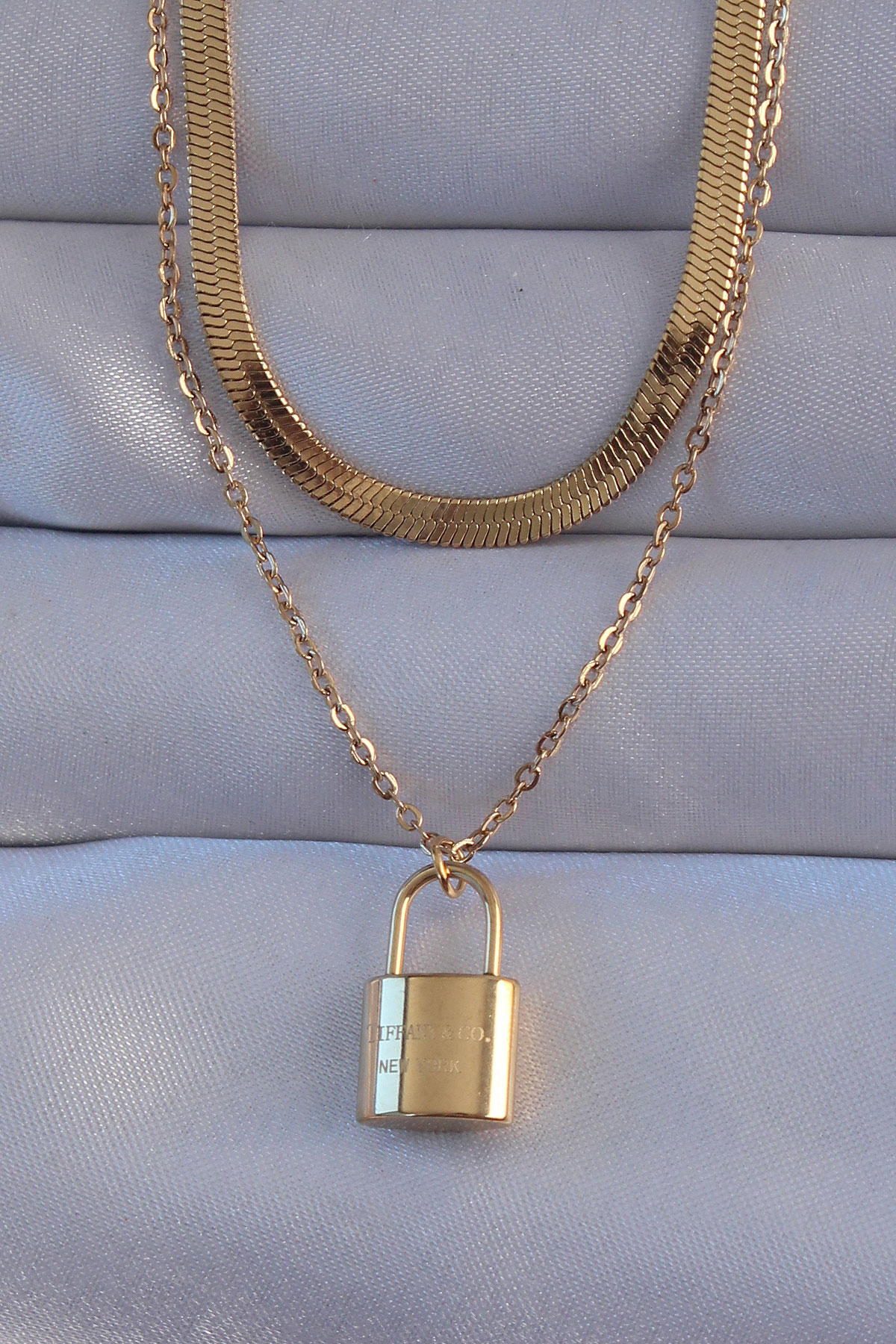 316L Çelik Gold Renk Çift Zincir Kilit Model Kolye 5886 1 316L Çelik Gold Renk Çift Zincir Kilit Model Kolye 5886
