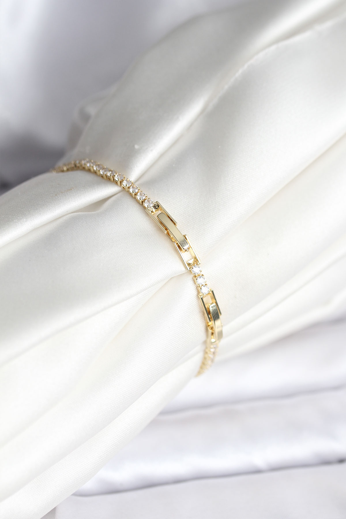 Yılan Model Zirkon Taşlı Gold Renk Pirinç Su Yolu Kadın Bileklik 5886 2 Yılan Model Zirkon Taşlı Gold Renk Pirinç Su Yolu Kadın Bileklik 5886 - Görsel 2