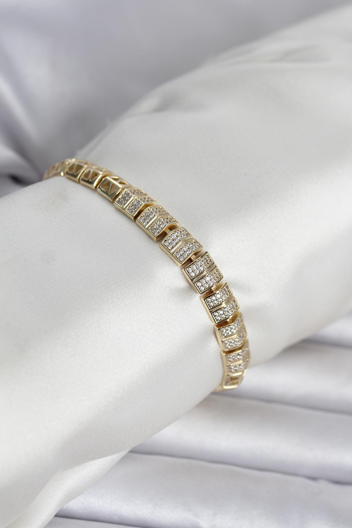 Xuping Zirkon Taşlı Gold Renk Kadın Bileklik 5886 1 Xuping Zirkon Taşlı Gold Renk Kadın Bileklik 5886